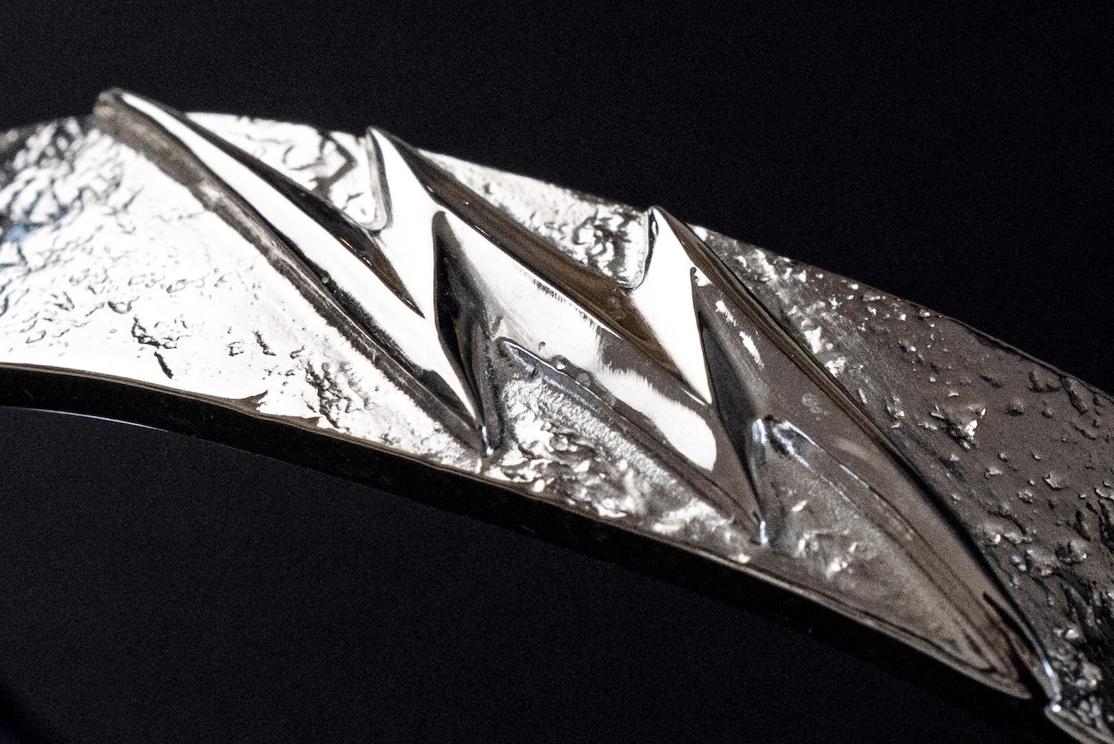 First Arrow's 12mm 'Lightning' Bangle With 18K Sunburst Emblem (BR-086)