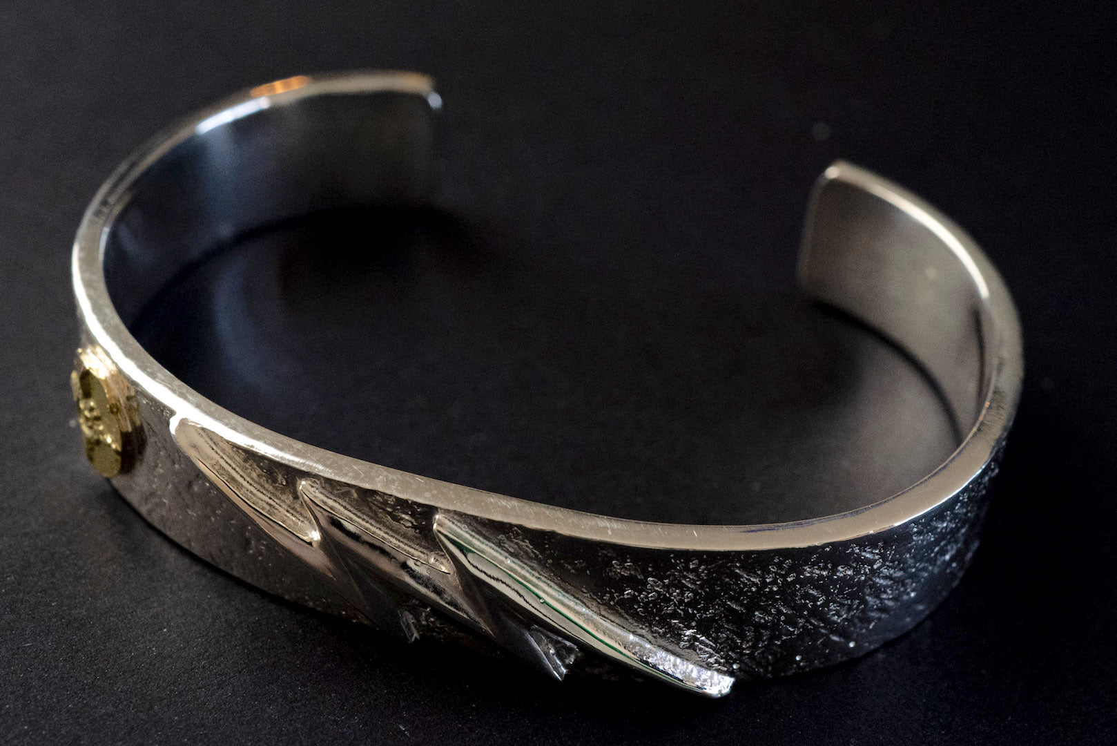 First Arrow's 12mm 'Lightning' Bangle With 18K Sunburst Emblem (BR-086)