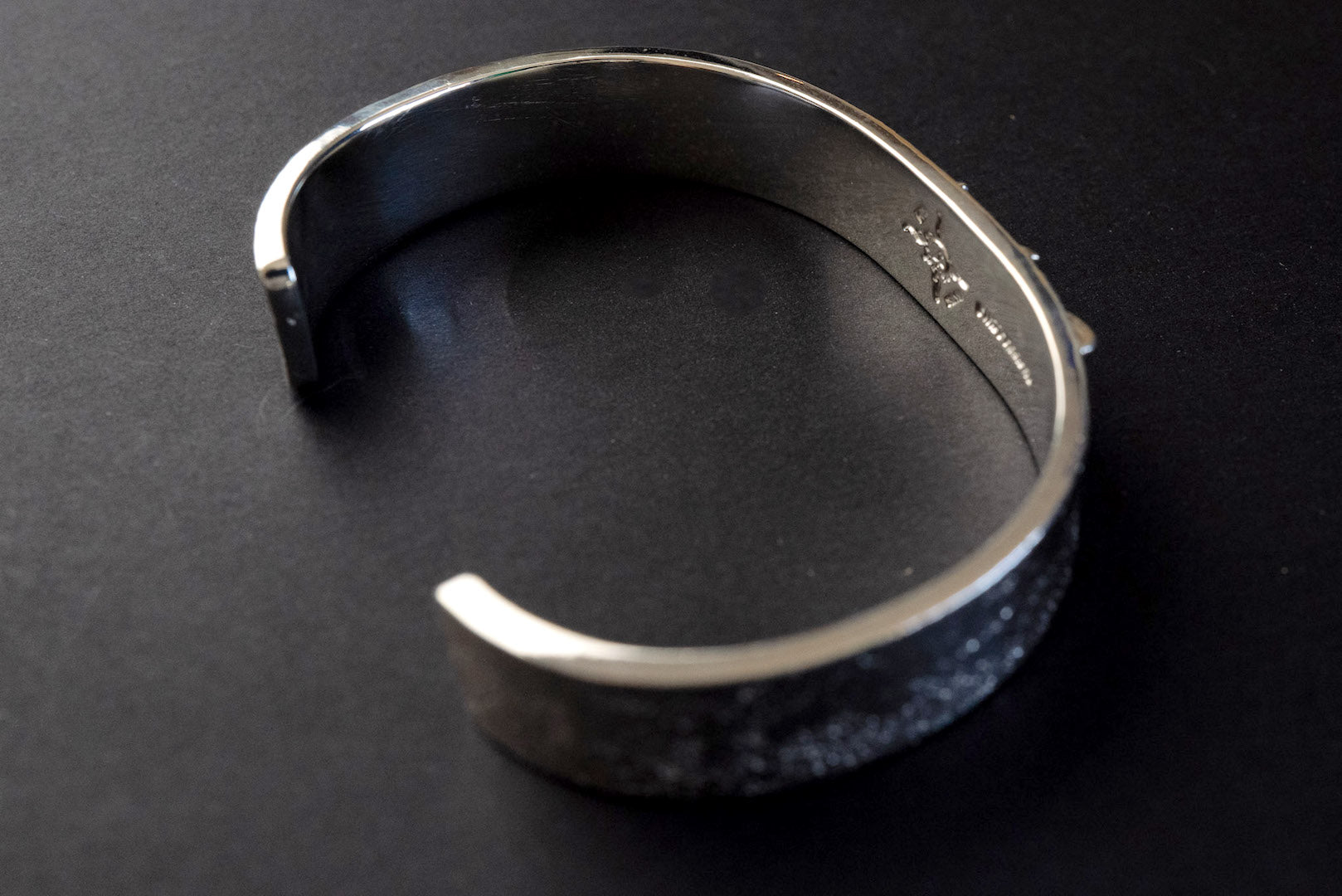 First Arrow's 12mm 'Lightning' Bangle With 18K Sunburst Emblem (BR-086)