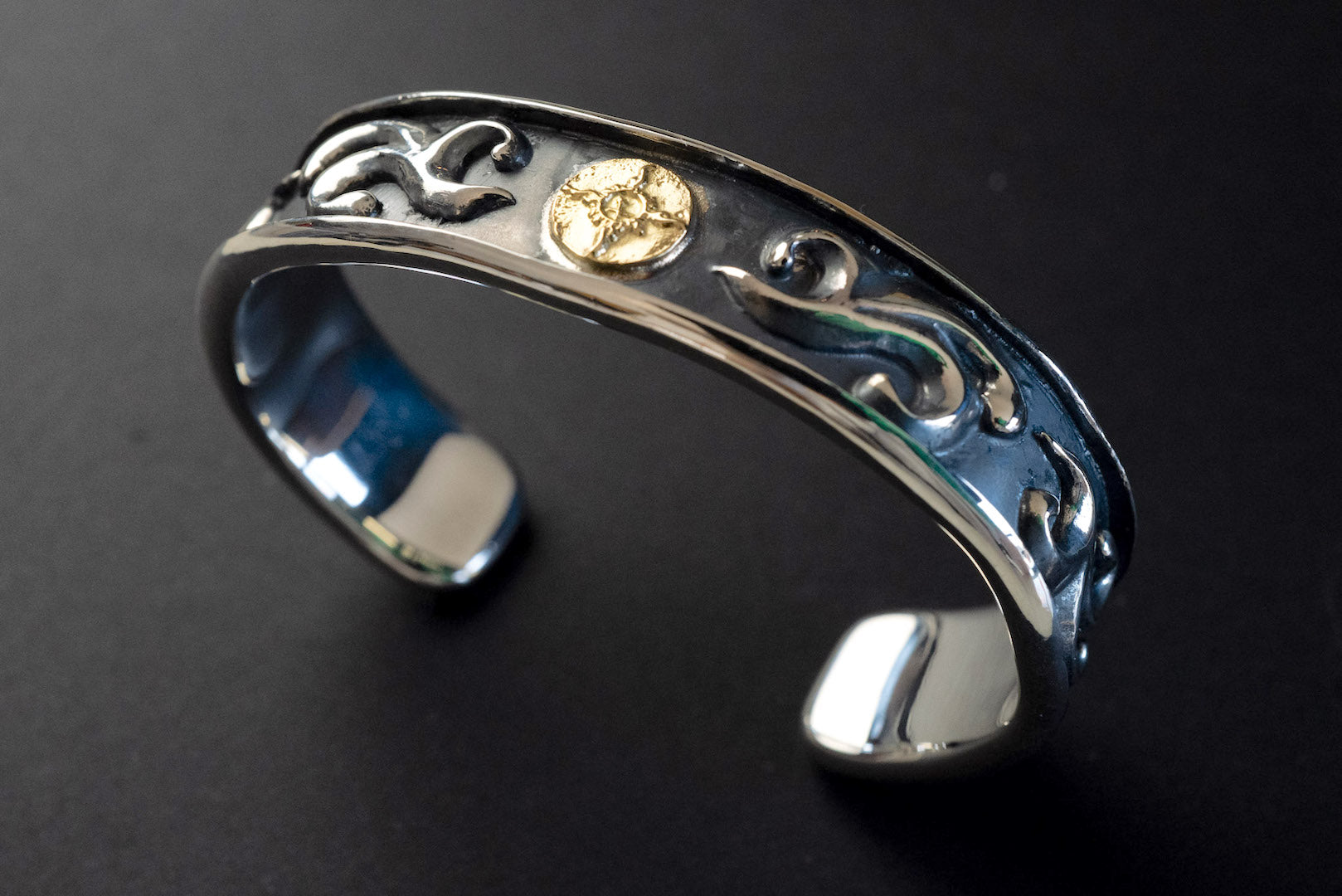 First Arrow's Raised Arabesque Silver Bangle with 18K Gold Emblem (BR-028)