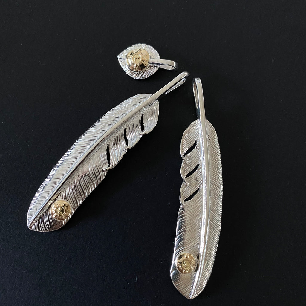 FIRST ARROW'S SILVER LARGE FEATHER WITH 18K GOLD SYMBOL EMBLEM (P-704)