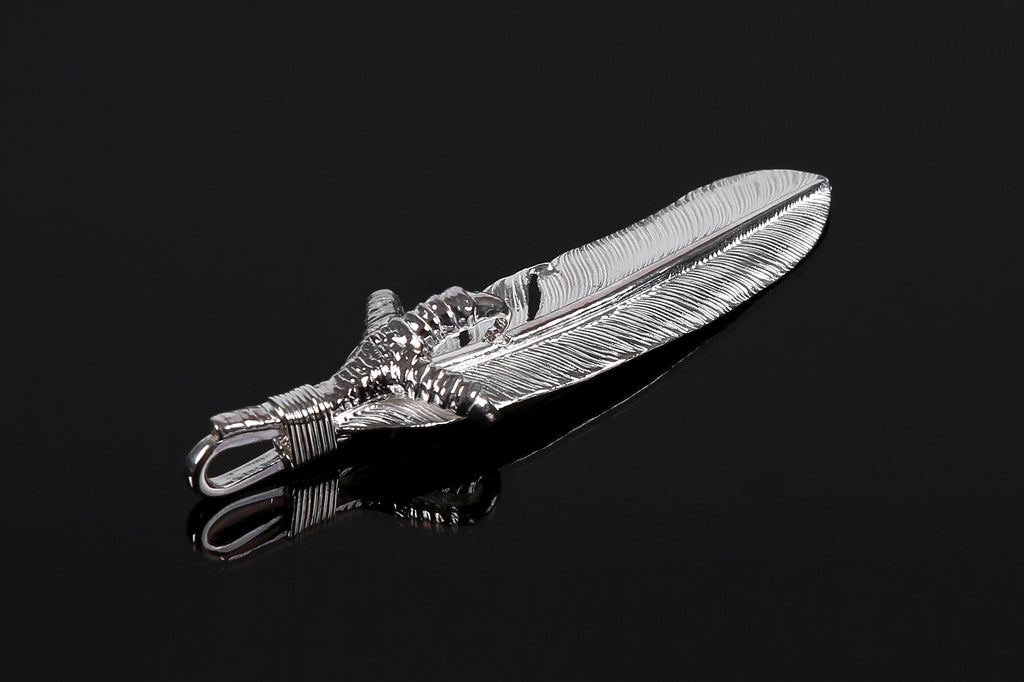 First Arrow’s Large Eagle Claw Feather Silver Pendant（P-567）