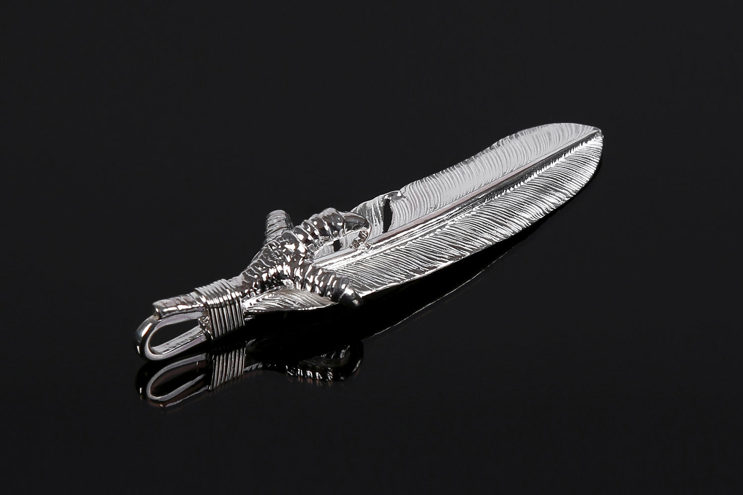 First Arrow’s Large Eagle Claw Feather Silver Pendant（P-567）