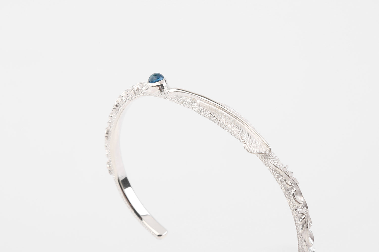 Legend 5mm ‘Flora’ Silver Bangle With Mini Feather & Blue Topaz