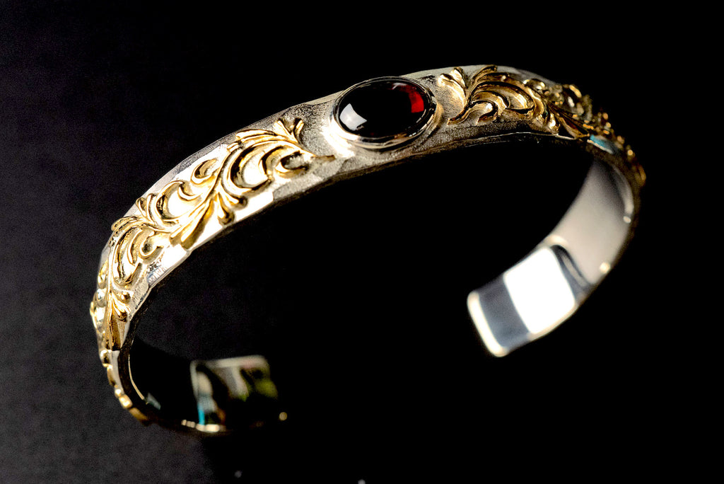 LEGEND 10MM 'ETERNAL' BANGLE WITH 22K GOLD IVY & RED GARNET