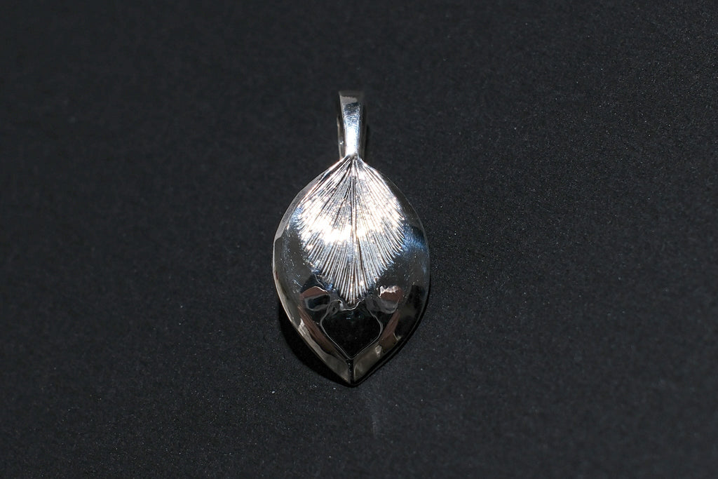 The One OCEAN "Maile Leaf" Island Charm