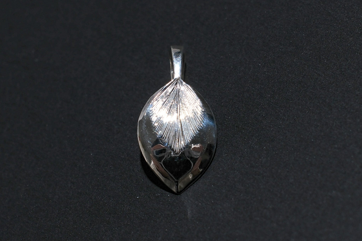 The One OCEAN "Maile Leaf" Island Charm