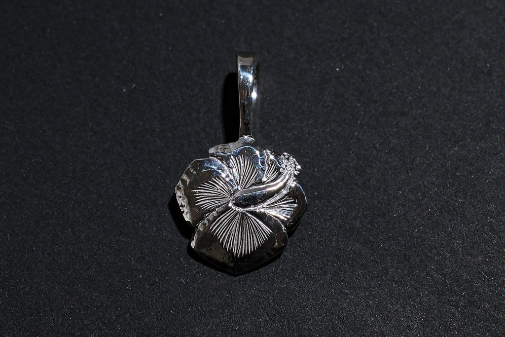 The One OCEAN "Hibiscus" Mini Pendant