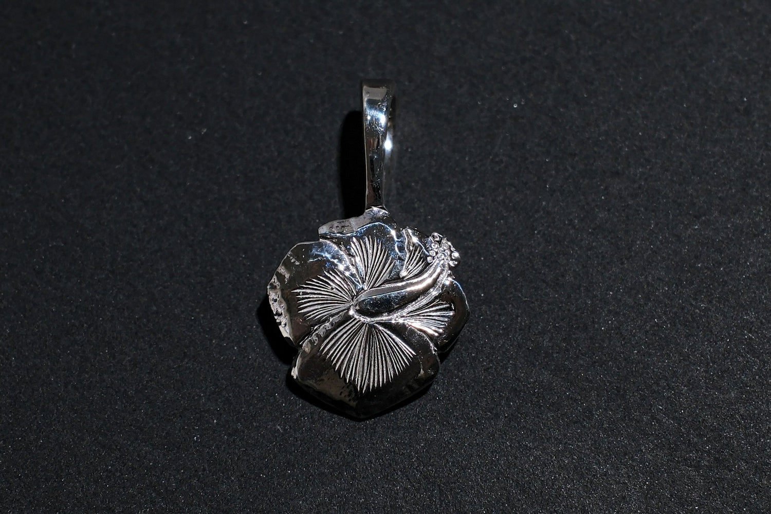 The One OCEAN "Hibiscus" Mini Pendant