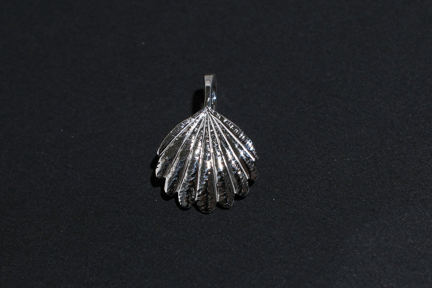 The One OCEAN "Shell" Island Charm