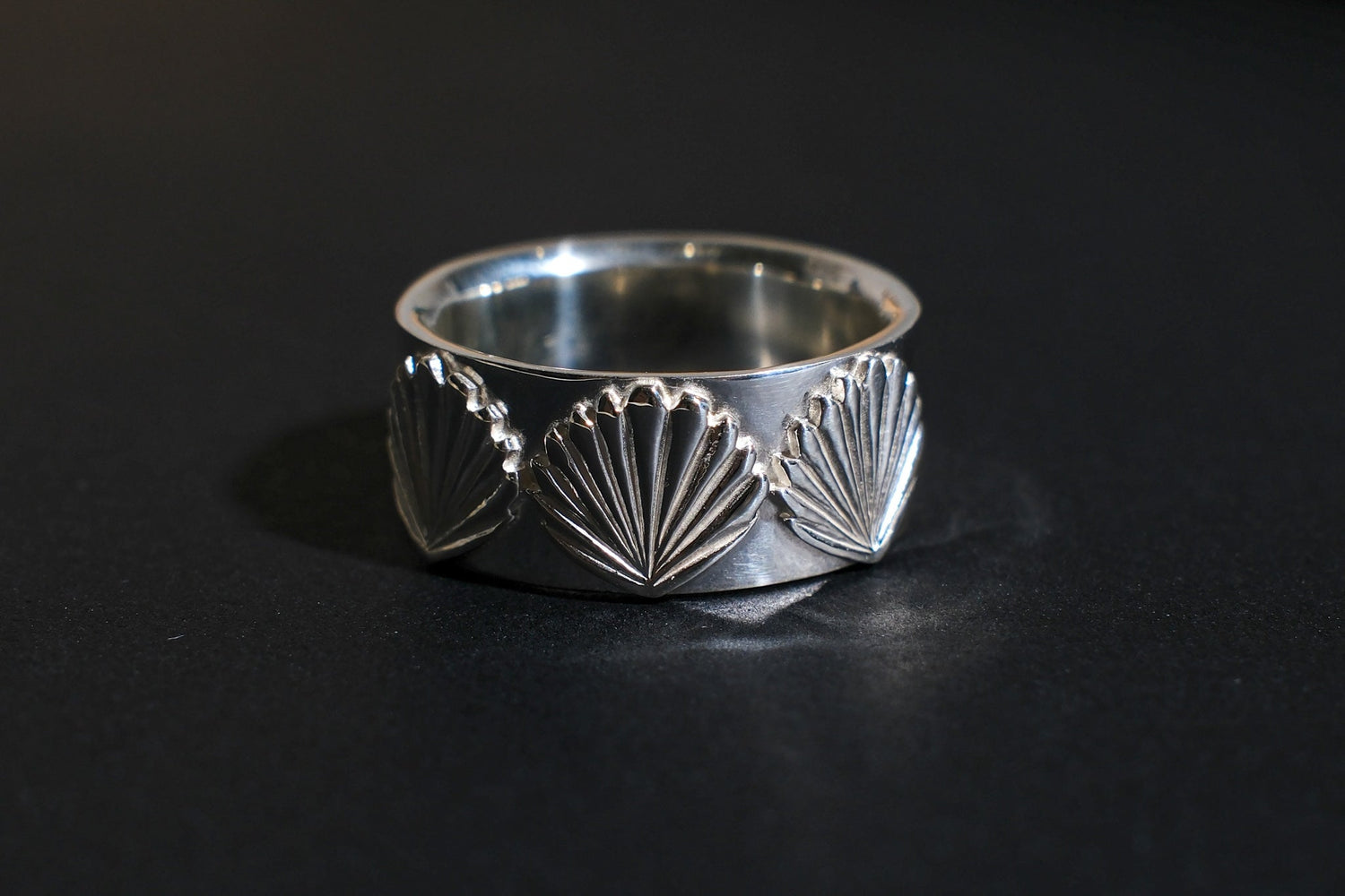 The One OCEAN "Shell Crown" Silver Ring