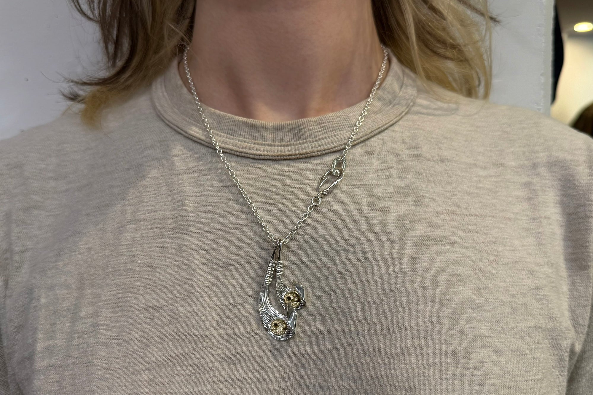 The One OCEAN "Catch The Waves" Pendant with 18K Gold "KaiLa" Motif (Large)