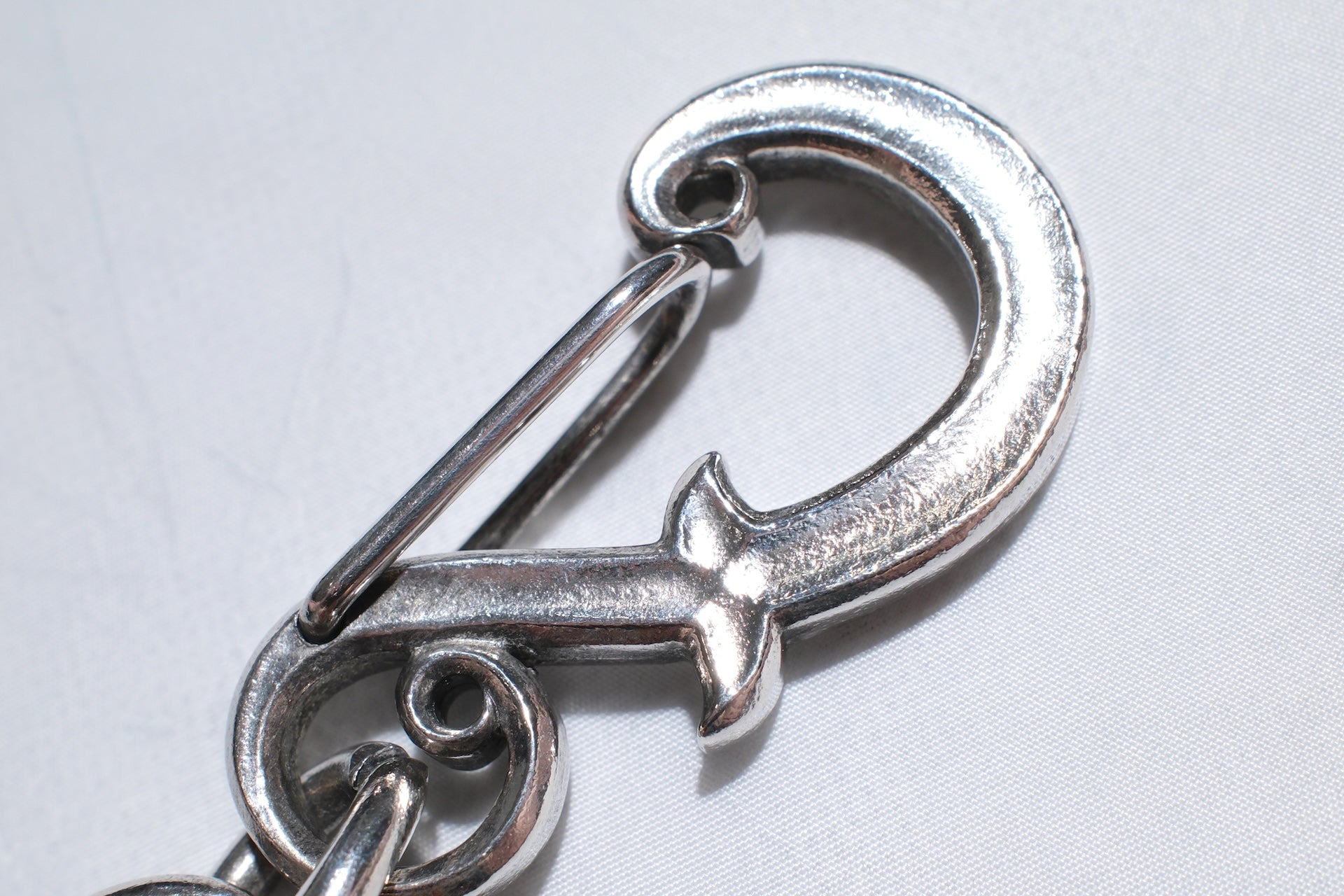 Inception by Accel Company "violin F-Hole" Carabiner Silver Coated Key Holder (IPK-04)