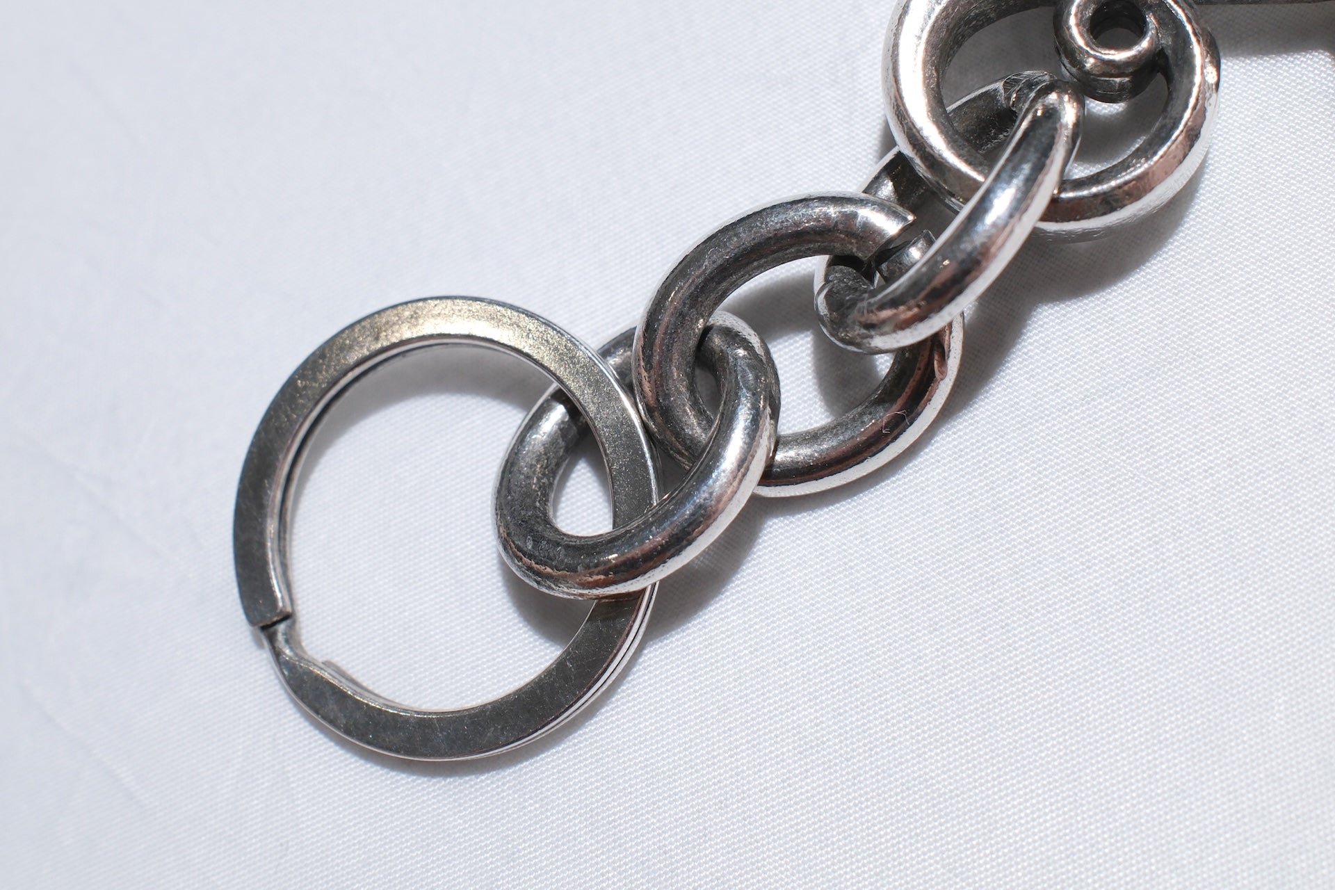 Inception by Accel Company "violin F-Hole" Carabiner Silver Coated Key Holder (IPK-04)