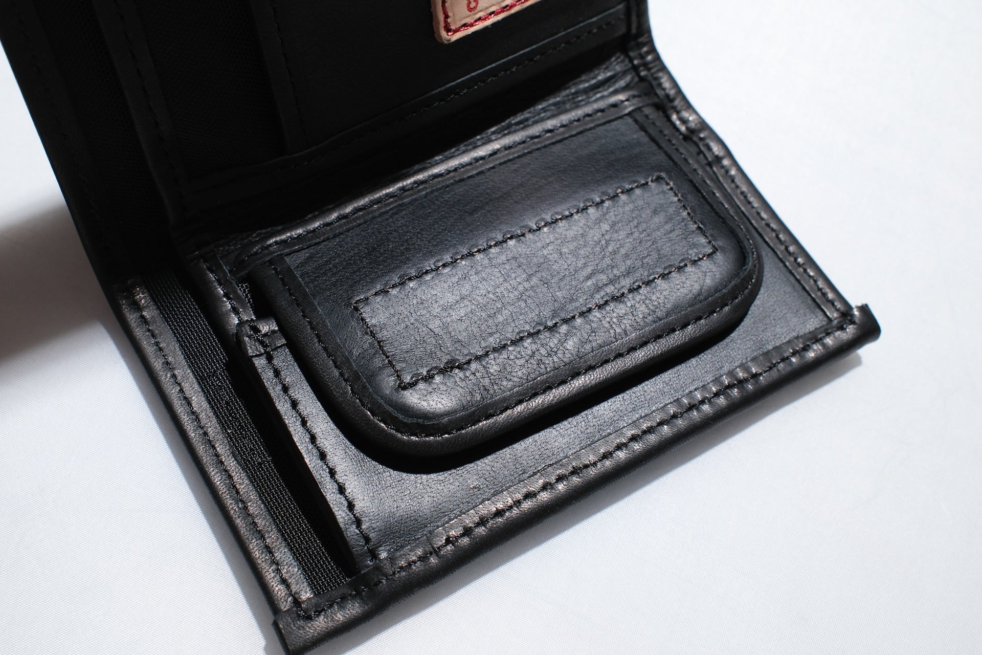 BONCOURA “BARI-BARI” Hand-Waxed Horsehide Tri-fold Wallet (Black Tea-cored)