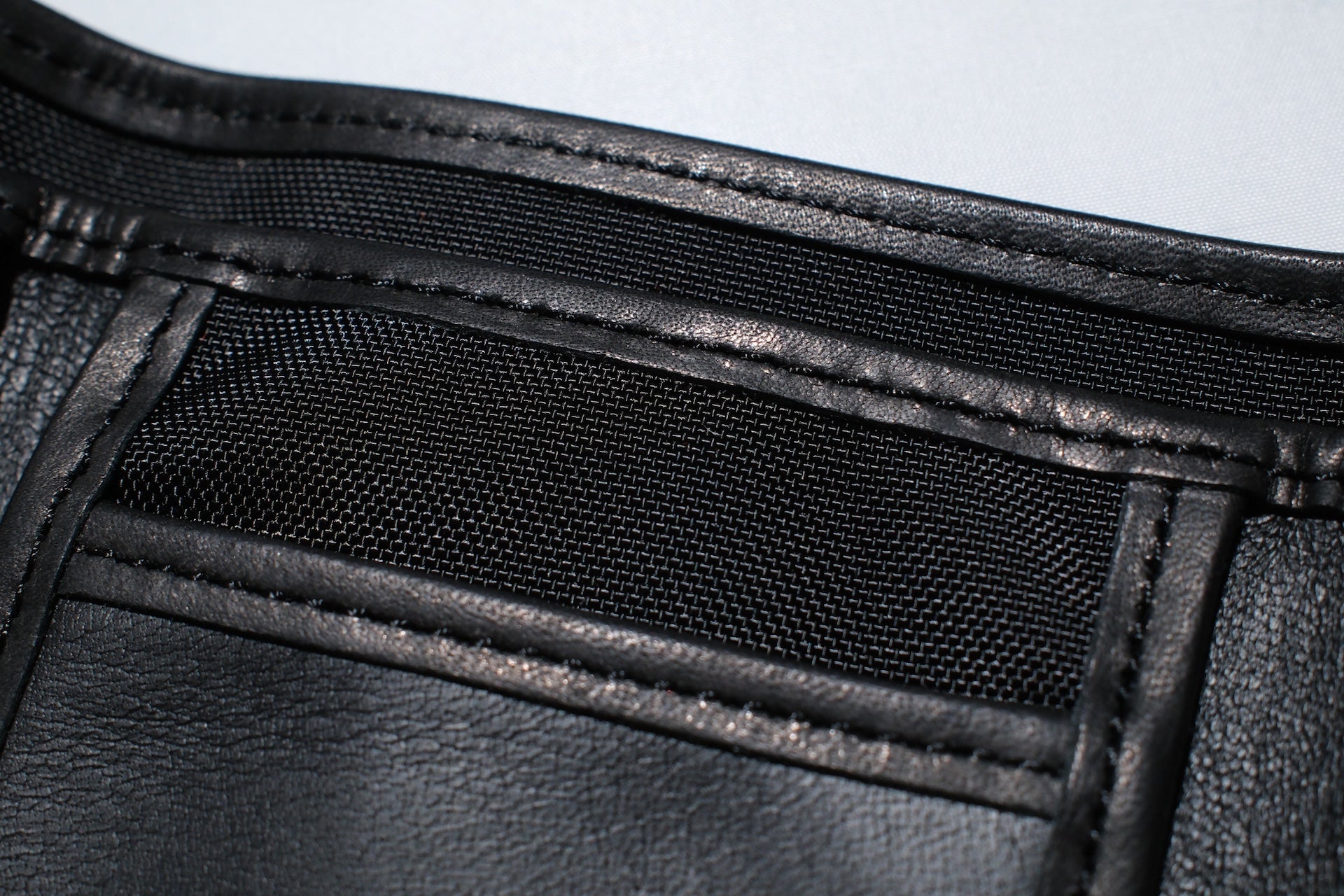 BONCOURA “BARI-BARI” Hand-Waxed Horsehide Tri-fold Wallet (Black Tea-cored)