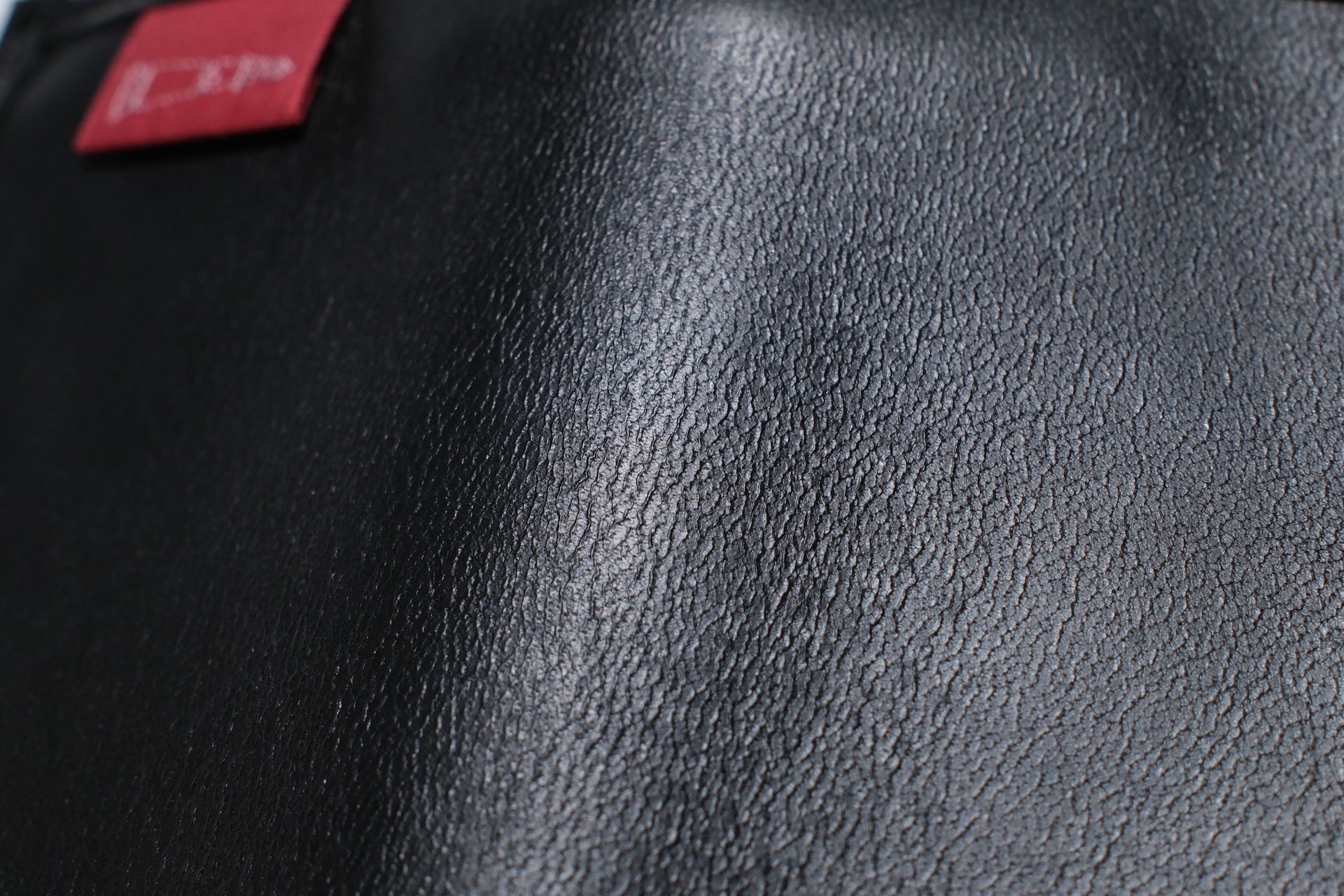 BONCOURA “BARI-BARI” Hand-Waxed Horsehide Tri-fold Wallet (Black Tea-cored)