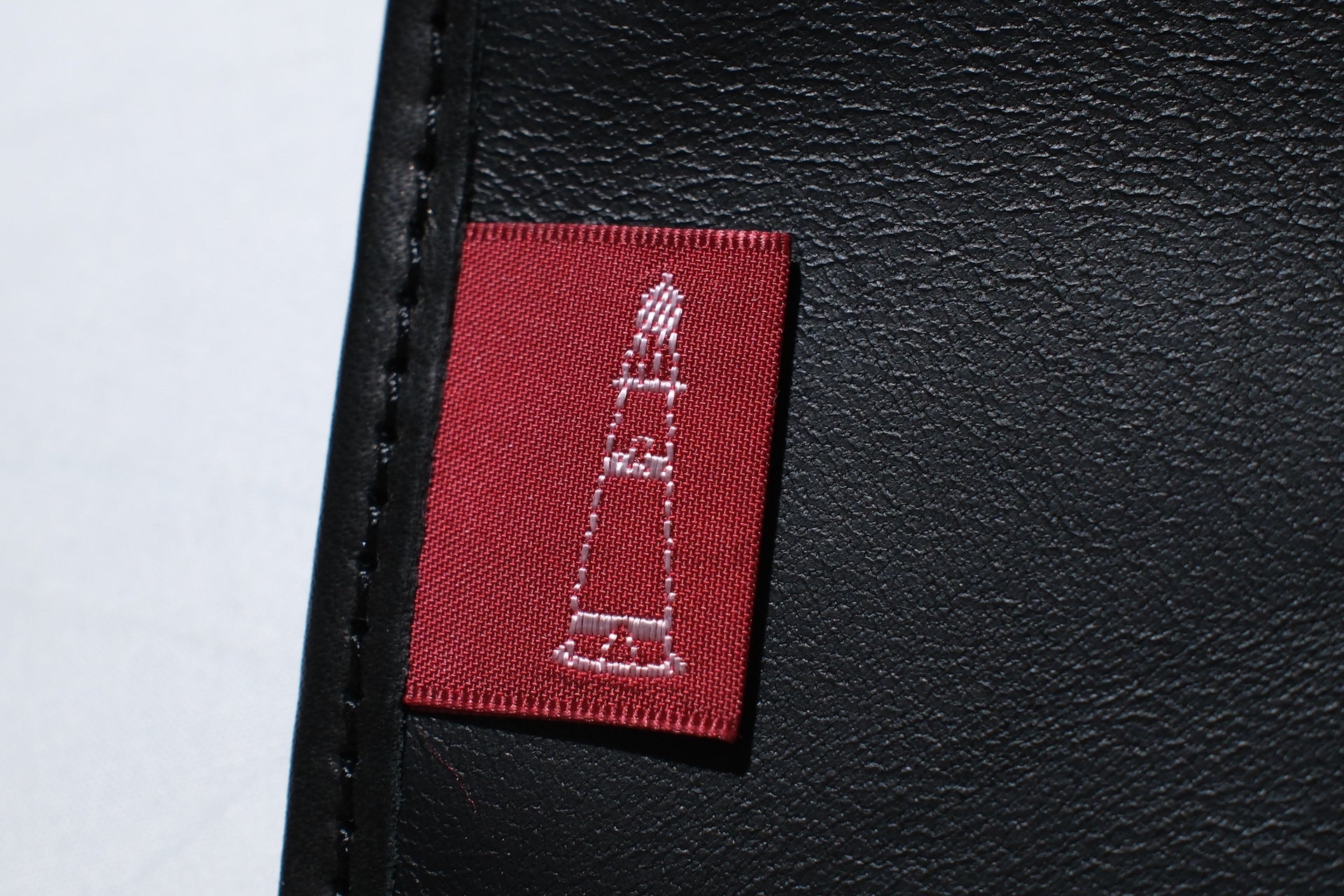 BONCOURA “BARI-BARI” Hand-Waxed Horsehide Tri-fold Wallet (Black Tea-cored)