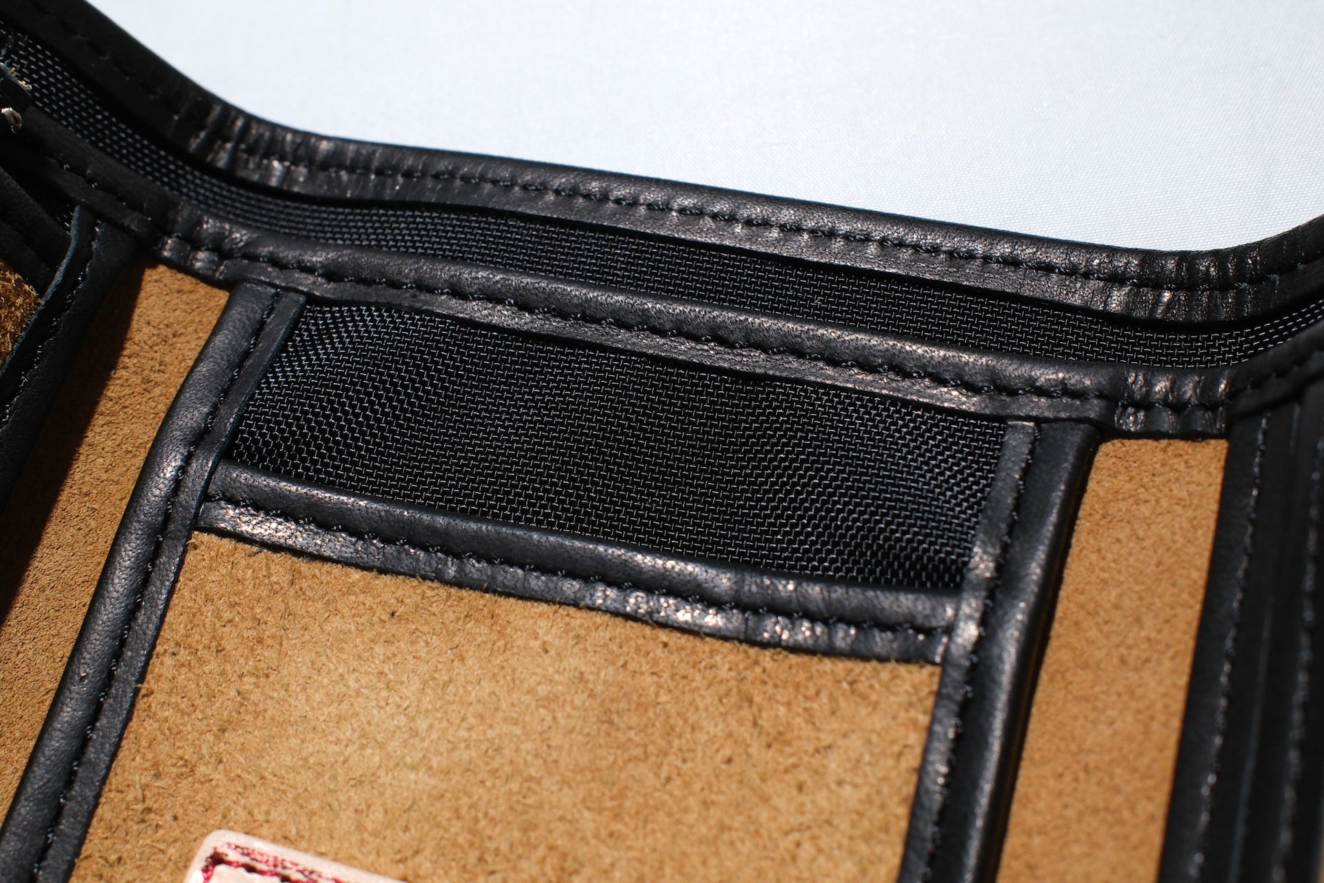 BONCOURA “BARI-BARI” Suede Cowhide Tri-fold Wallet (Beige)