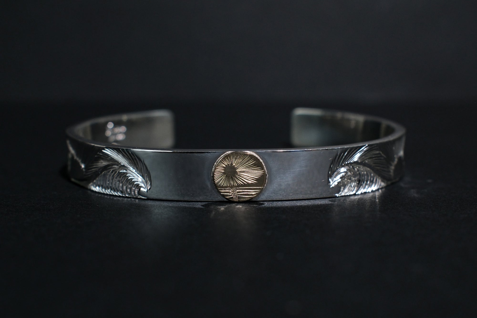 The One OCEAN 8mm “Sunrise” Bangle with 18K Gold "KaiLa" Motif