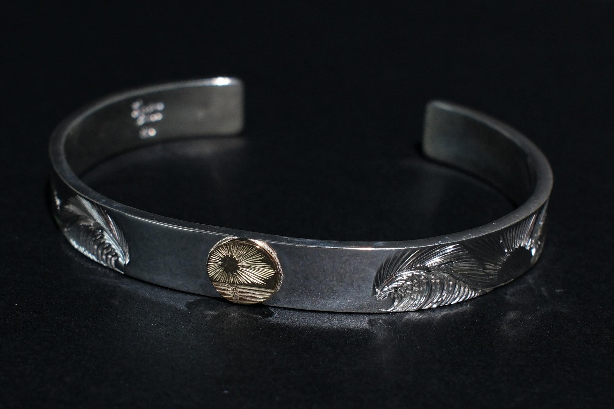 The One OCEAN 8mm “Sunrise” Bangle with 18K Gold "KaiLa" Motif