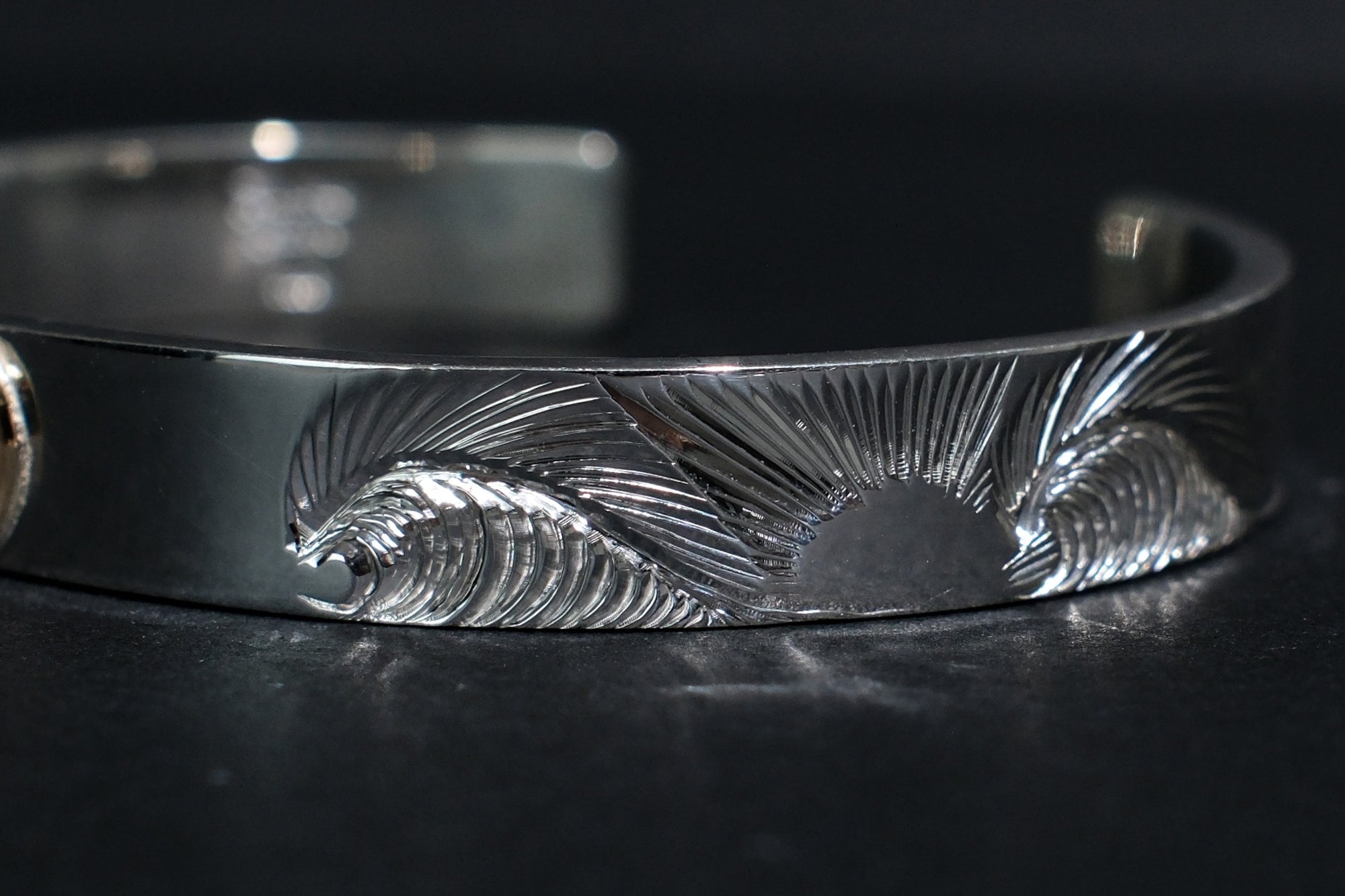 The One OCEAN 8mm “Sunrise” Bangle with 18K Gold "KaiLa" Motif
