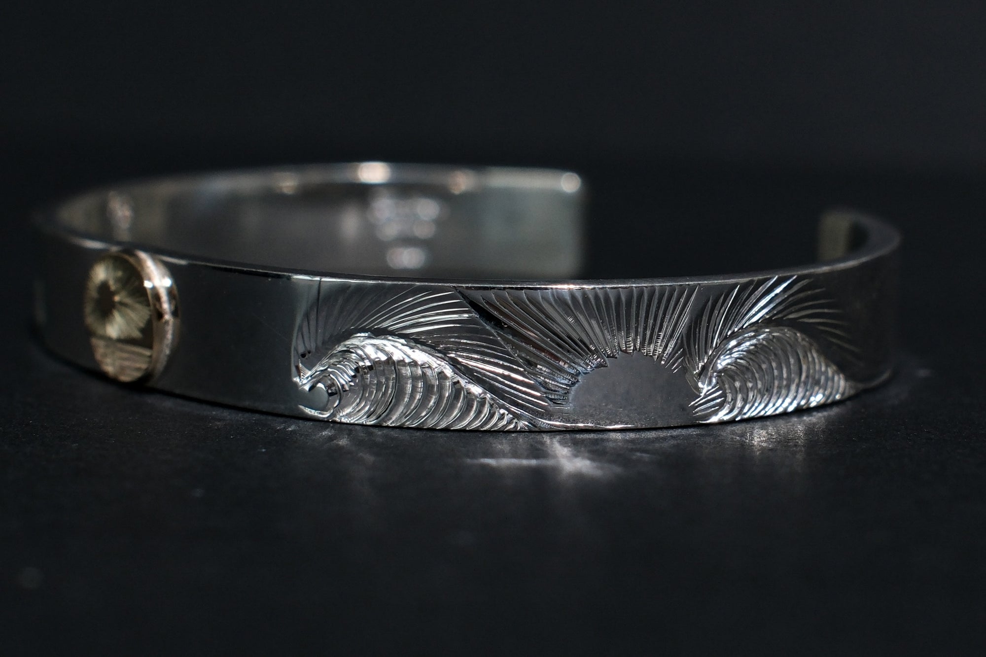The One OCEAN 8mm “Sunrise” Bangle with 18K Gold "KaiLa" Motif