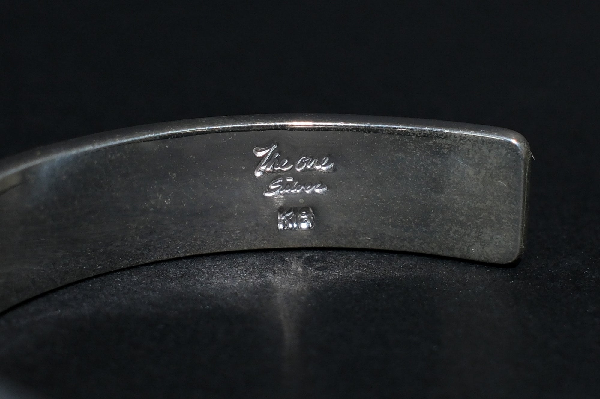 The One OCEAN 8mm “Sunrise” Bangle with 18K Gold "KaiLa" Motif