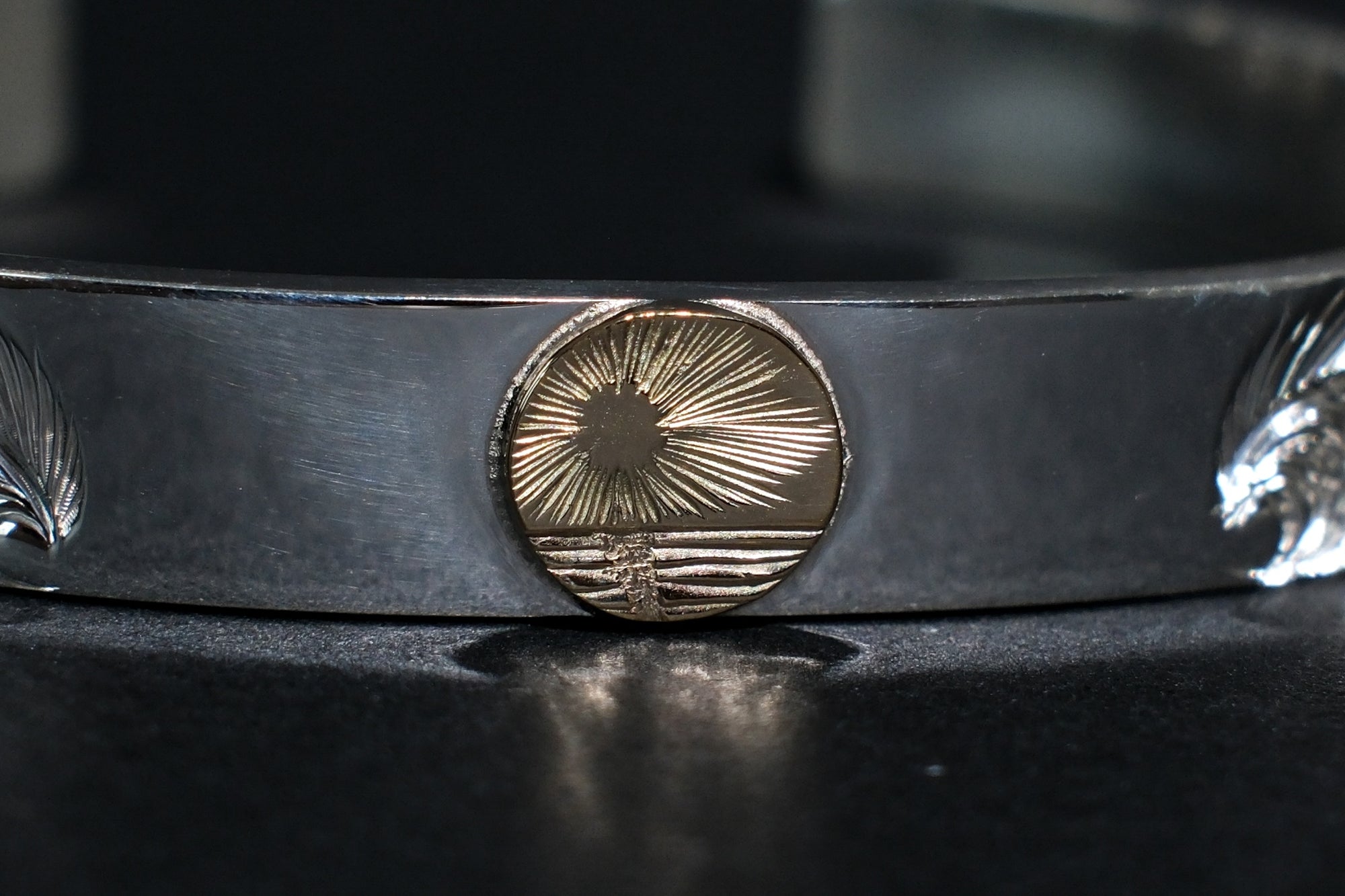 The One OCEAN 8mm “Sunrise” Bangle with 18K Gold "KaiLa" Motif