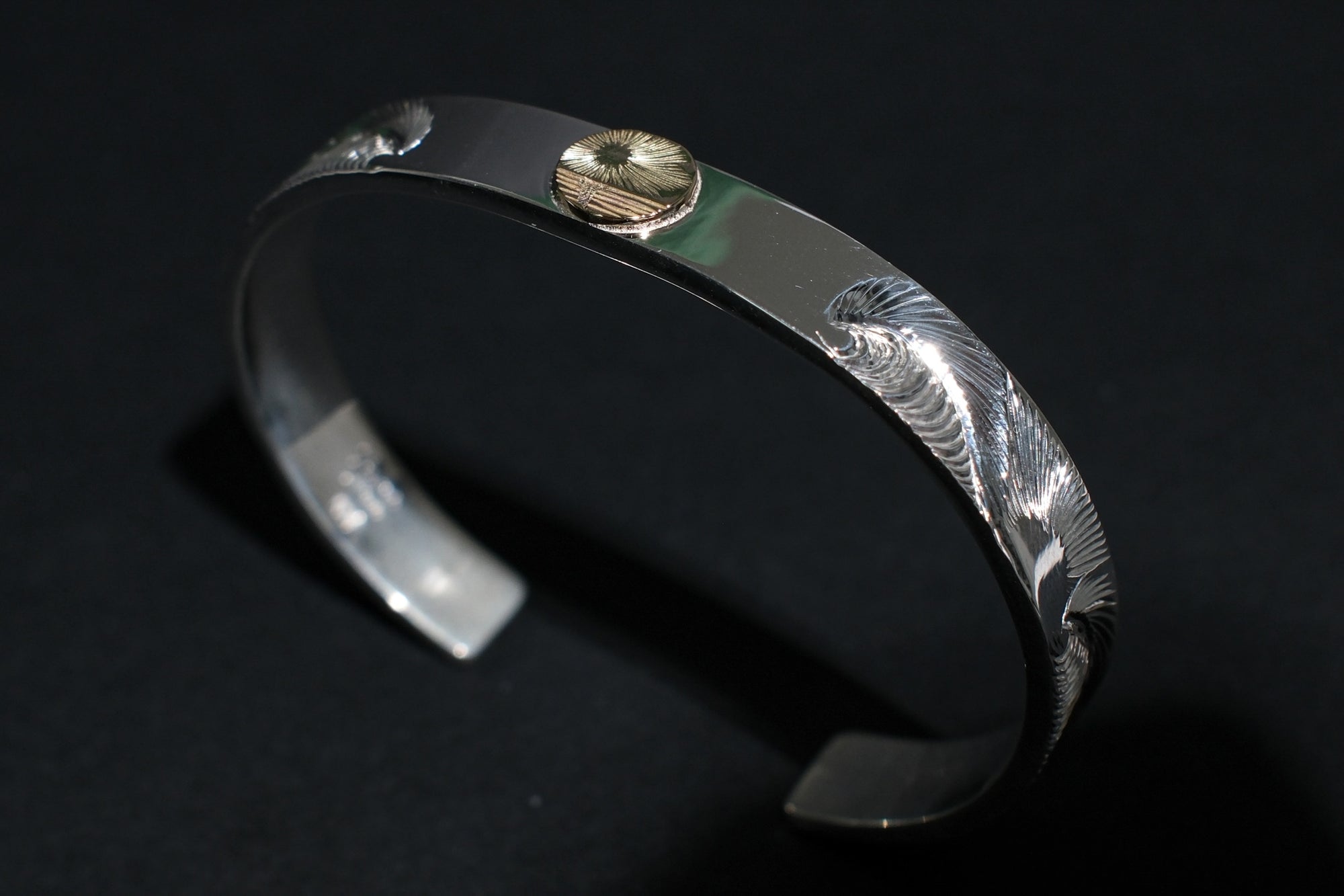 The One OCEAN 8mm “Sunrise” Bangle with 18K Gold "KaiLa" Motif