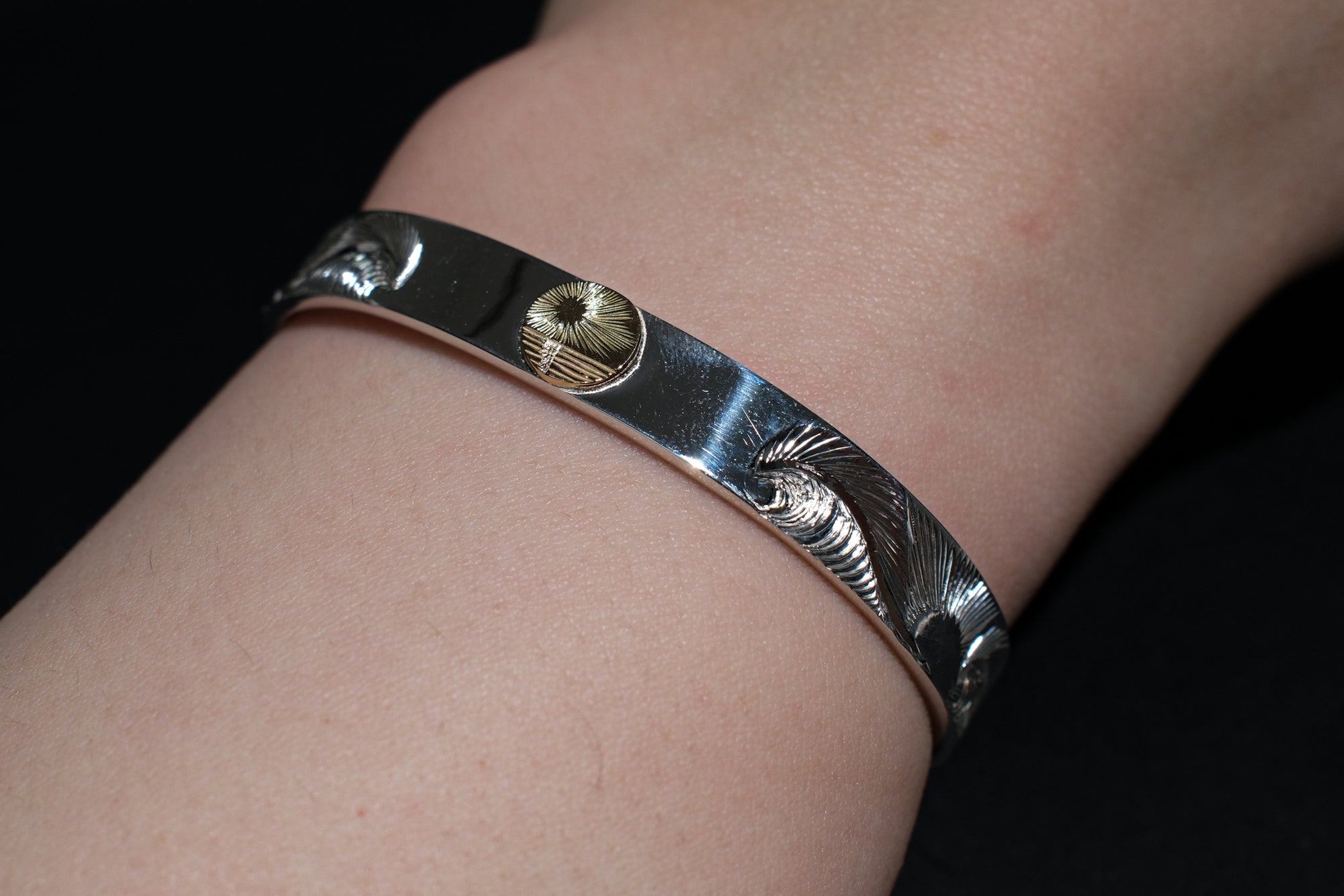 The One OCEAN 8mm “Sunrise” Bangle with 18K Gold "KaiLa" Motif
