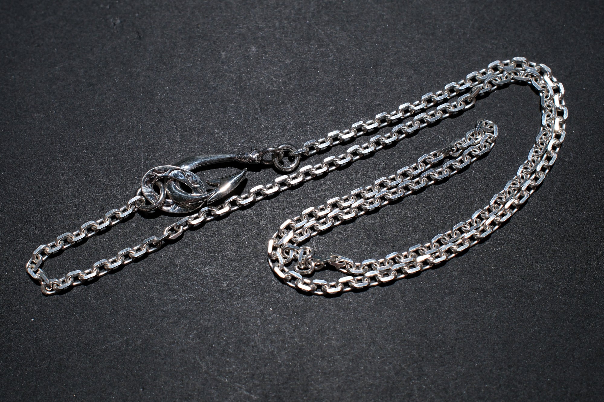 The One OCEAN "Square Azuki" Silver Chain with Makau Hook (Small)