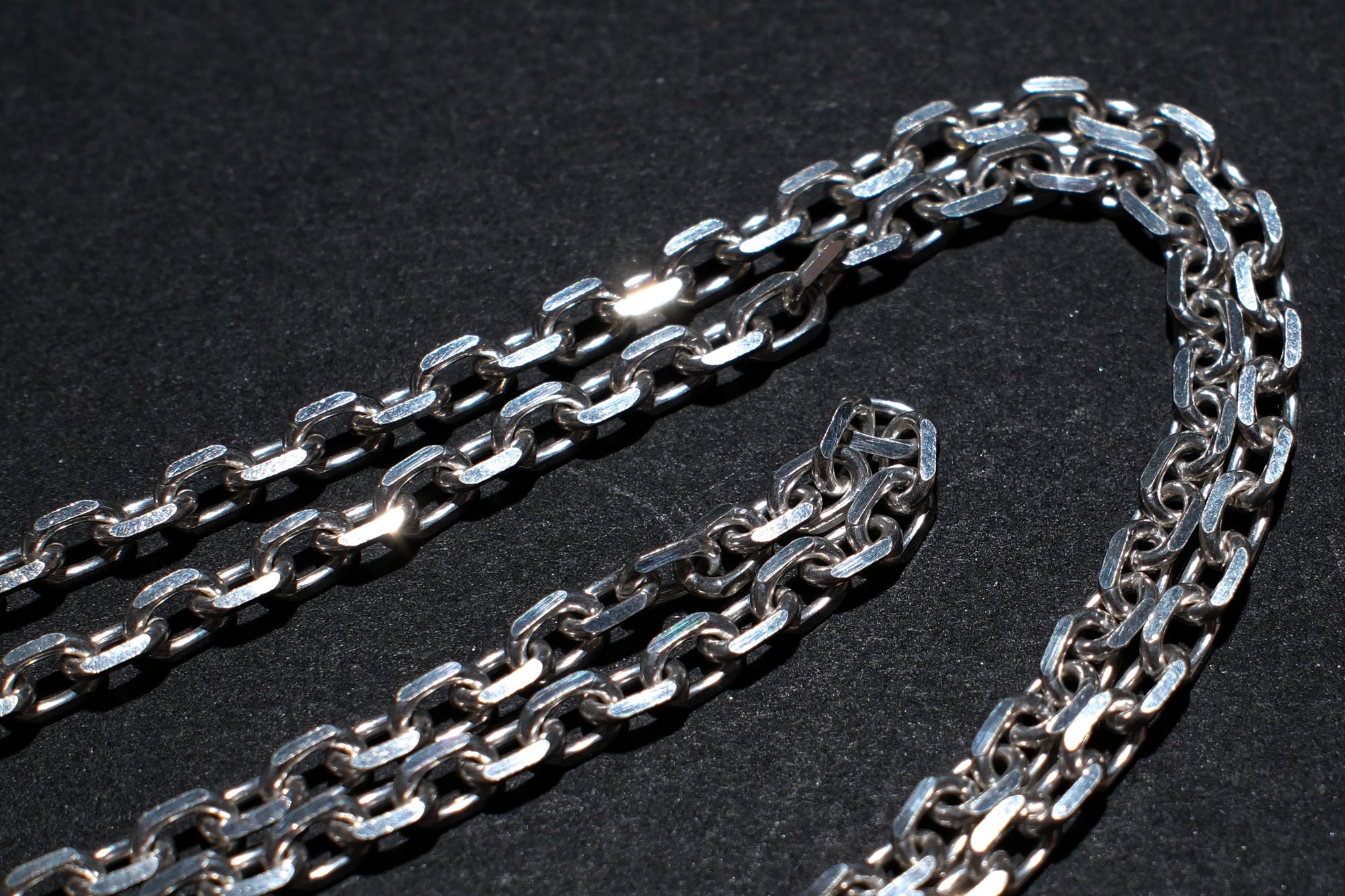 The One OCEAN "Square Azuki" Silver Chain with Makau Hook (Small)