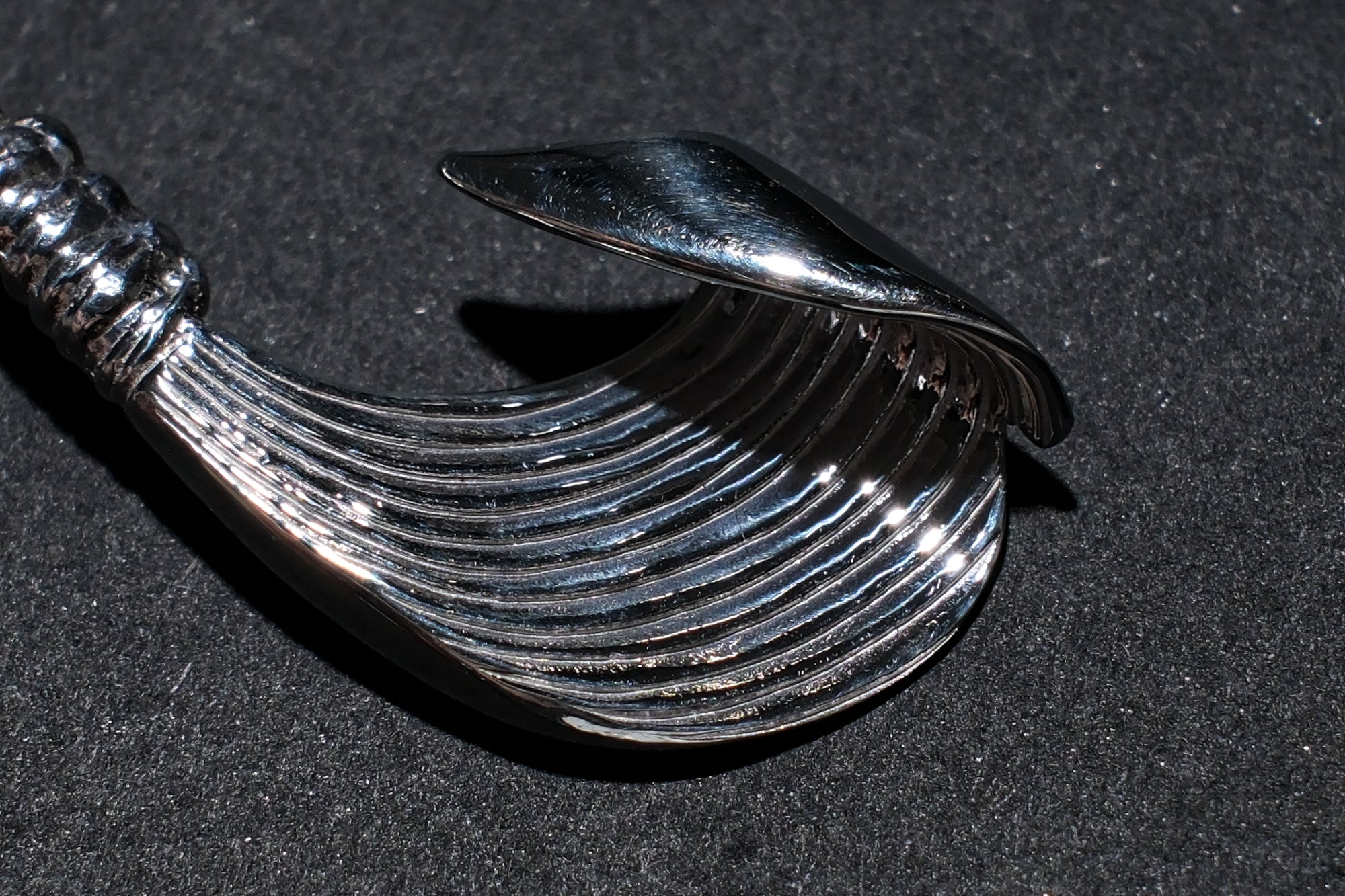 The One OCEAN "Catch The Waves" Plain Pendant (Medium)