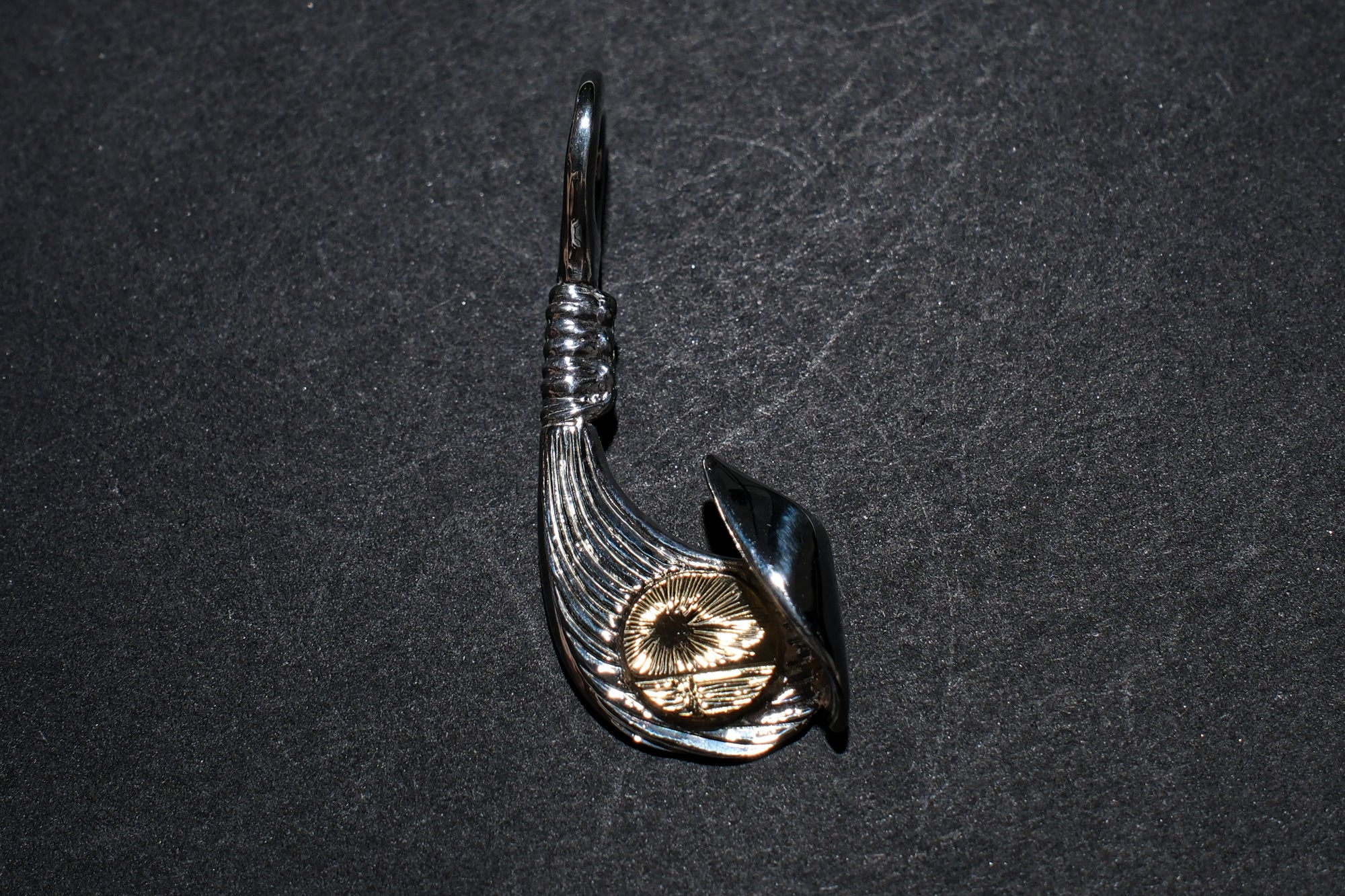 The One OCEAN "Catch The Waves" Pendant with 18K Gold "KaiLa" Motif (Medium)