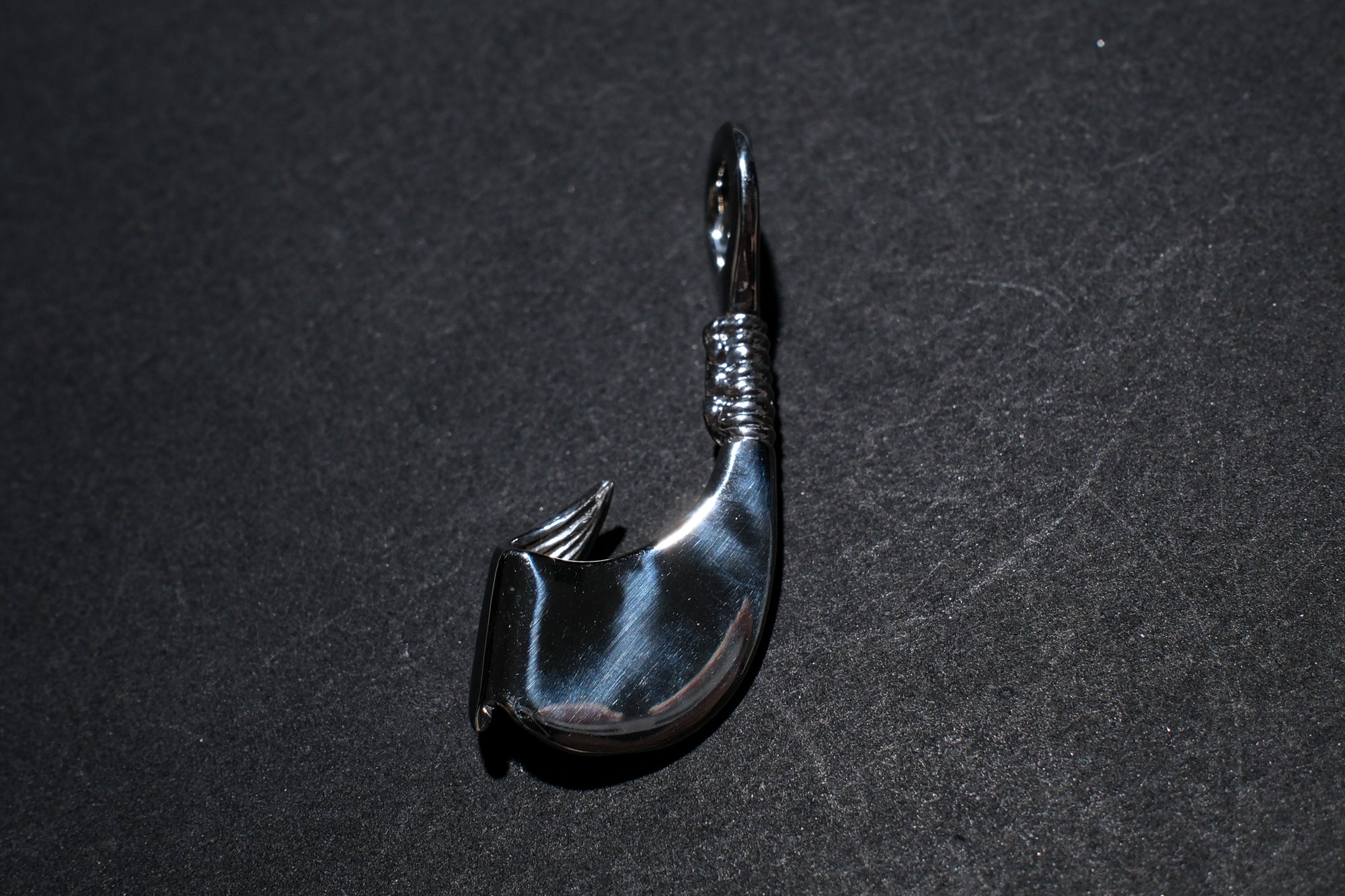 The One OCEAN "Catch The Waves" Pendant with 18K Gold "KaiLa" Motif (Medium)