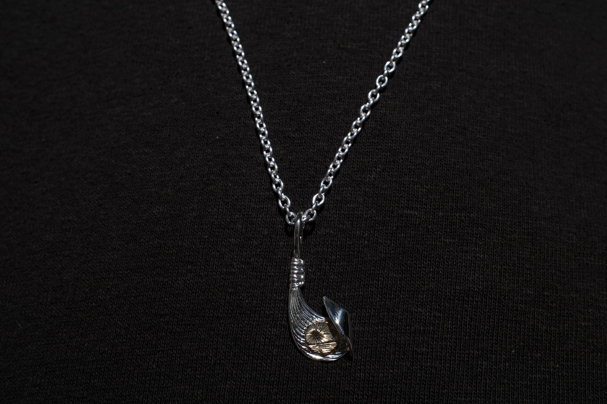 The One OCEAN "Catch The Waves" Pendant with 18K Gold "KaiLa" Motif (Medium)