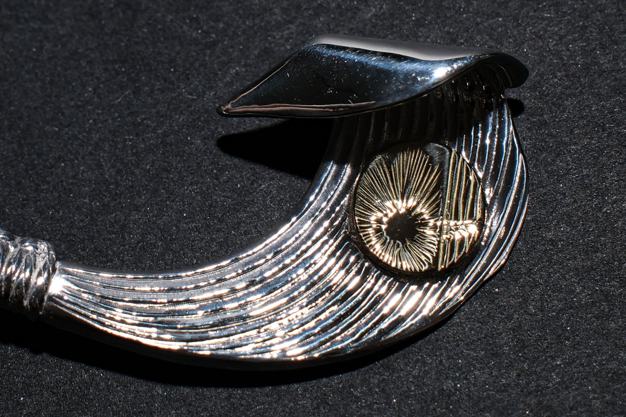 The One OCEAN "Catch The Waves" Pendant with 18K Gold "KaiLa" Motif (Large)