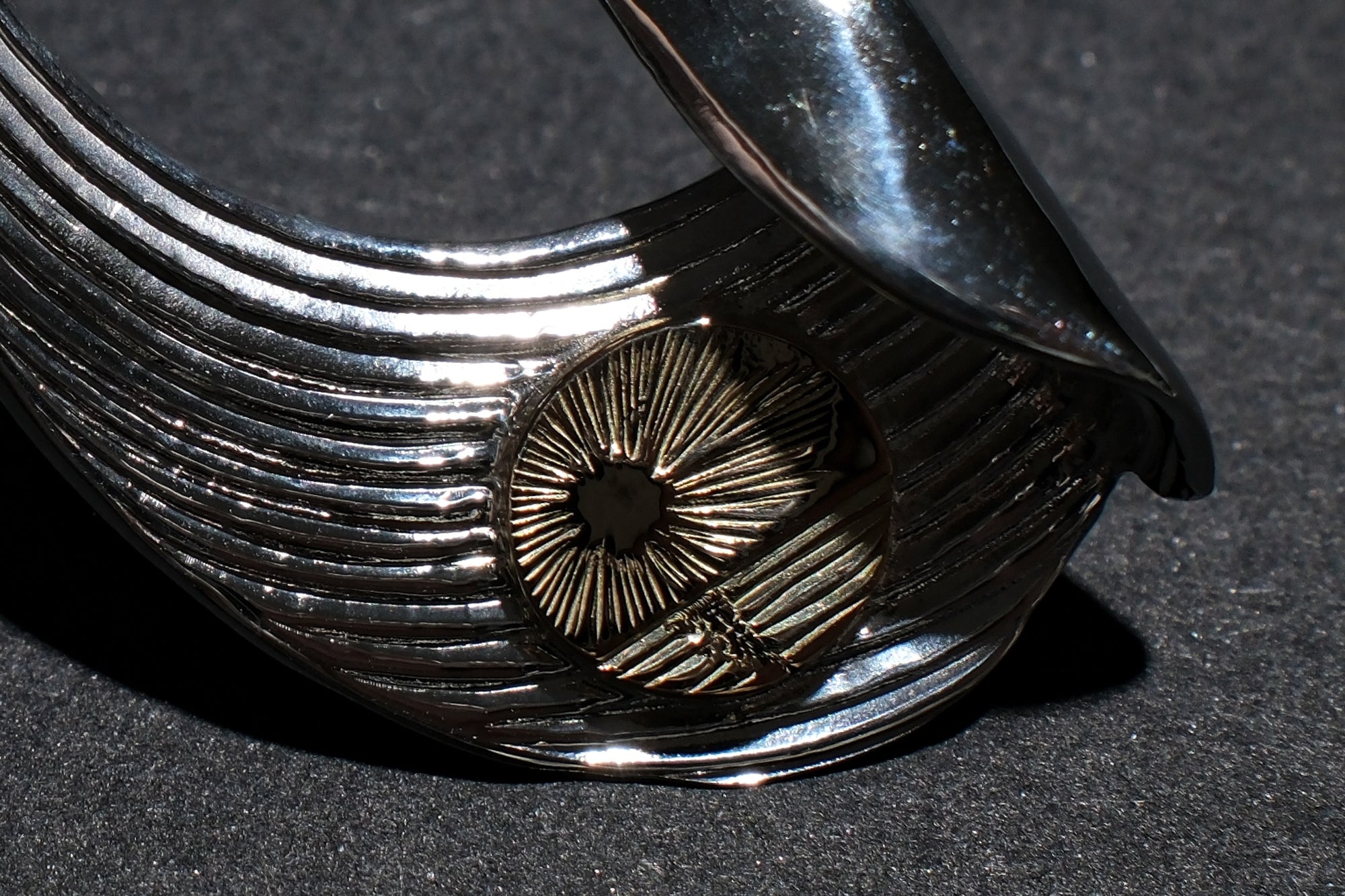 The One OCEAN "Catch The Waves" Pendant with 18K Gold "KaiLa" Motif (Large)