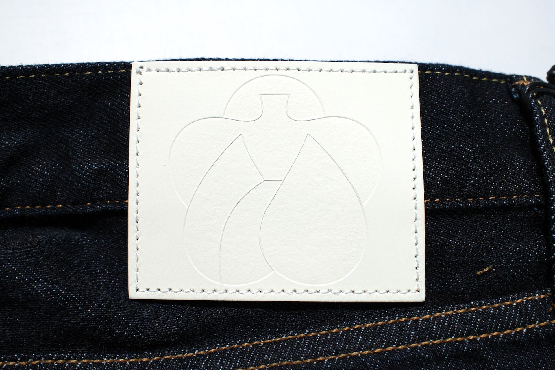 MOMOTARO JEANS 11oz Indigo Dyed "Silk-Touch" #100 Denim (Classic Straight fit)