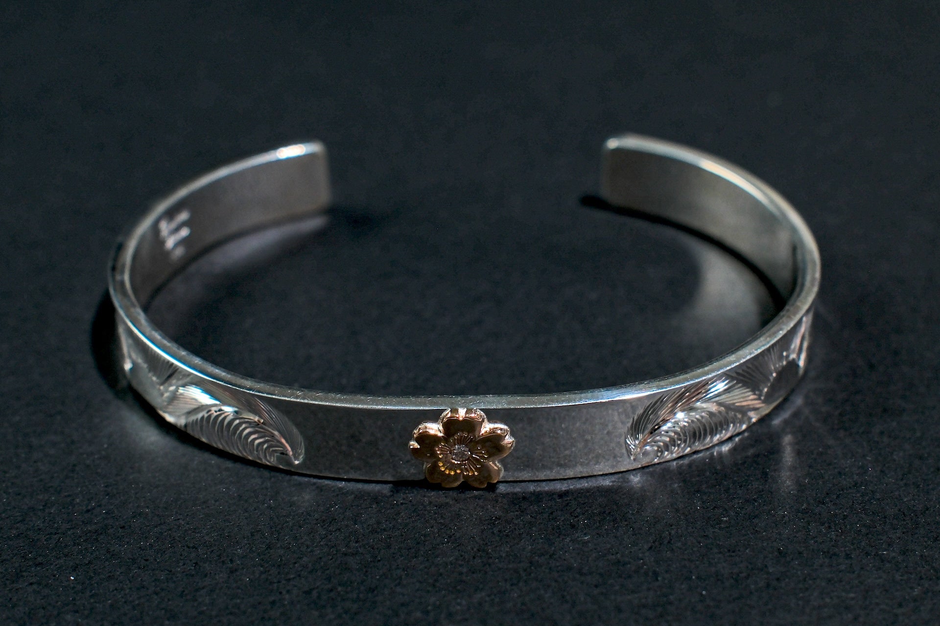 The One OCEAN 8mm "Pink Sakura" Bangle with Diamond (Spring Limited Edition)