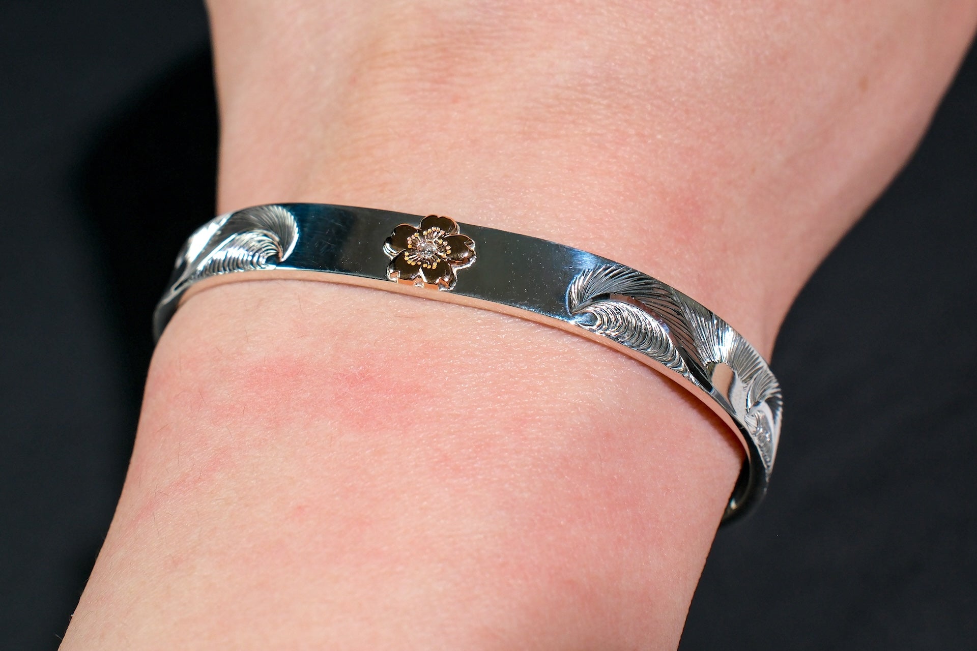 The One OCEAN 8mm "Pink Sakura" Bangle with Diamond (Spring Limited Edition)