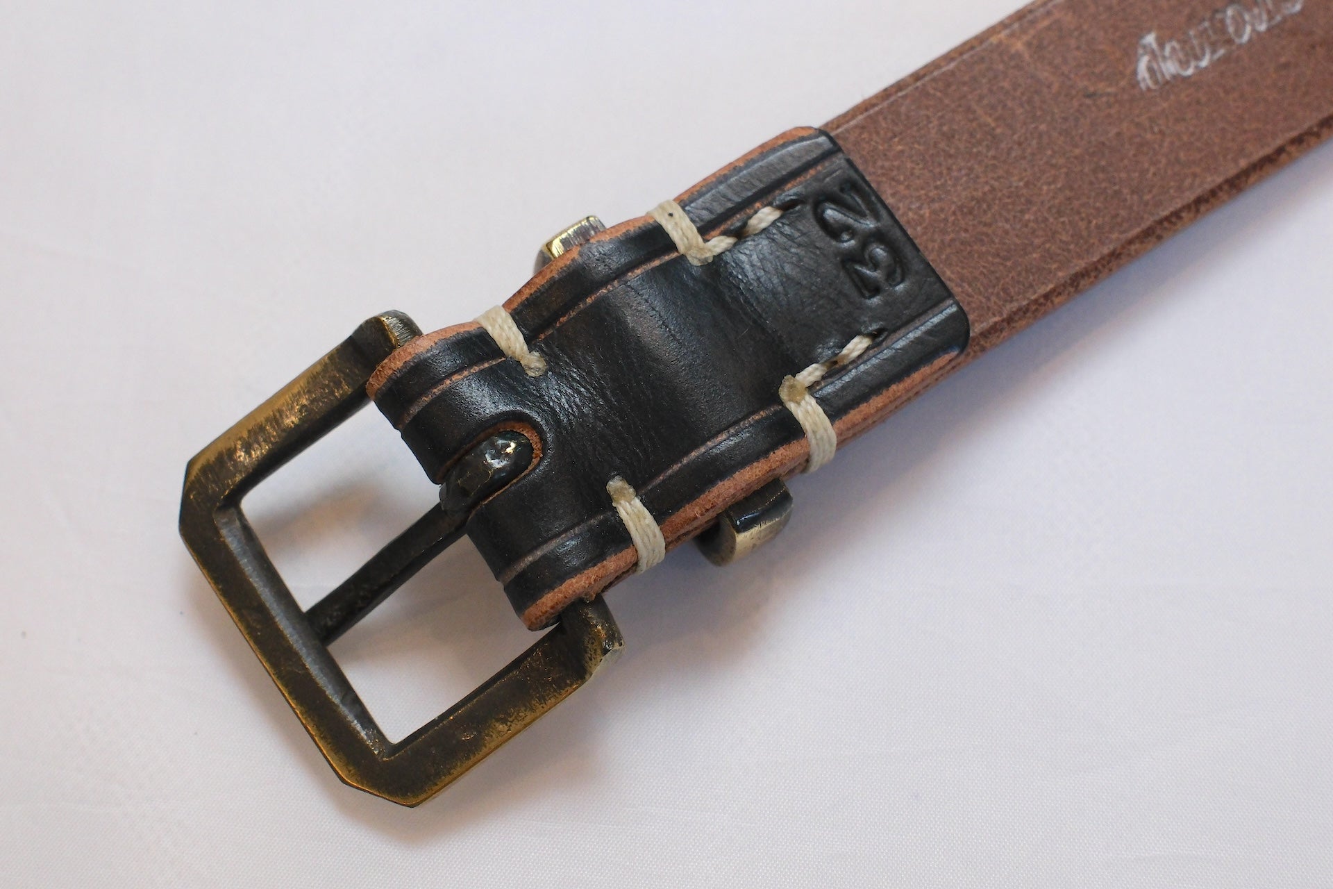 Cramp by Ikenohata Ginkawaten Saddle Cowhide Narrow Belt (Black Tea-core)