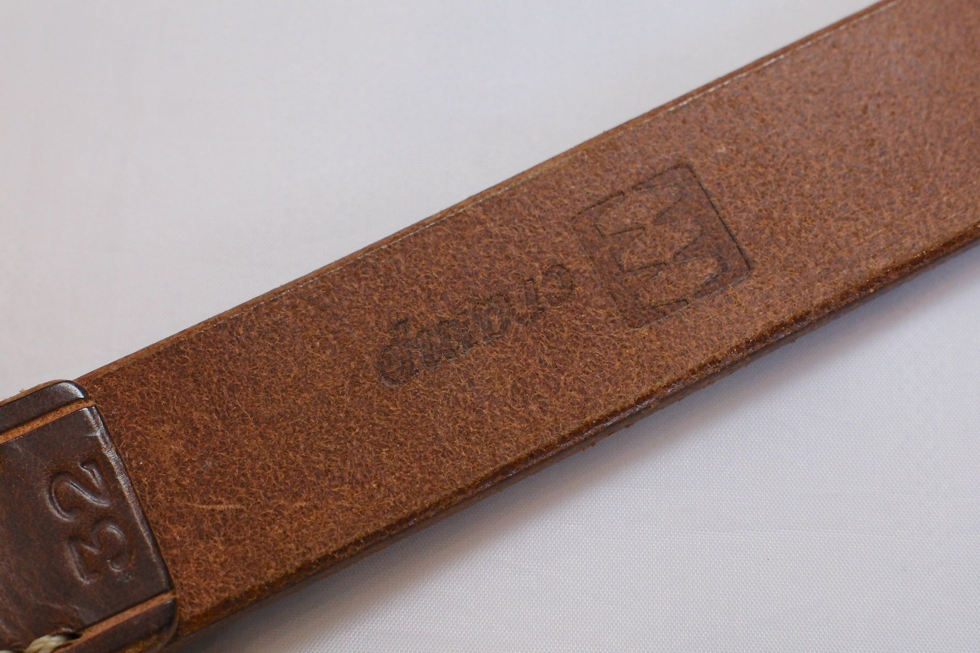 Cramp by Ikenohata Ginkawaten Saddle Cowhide Narrow Belt (Brown Tea-core)