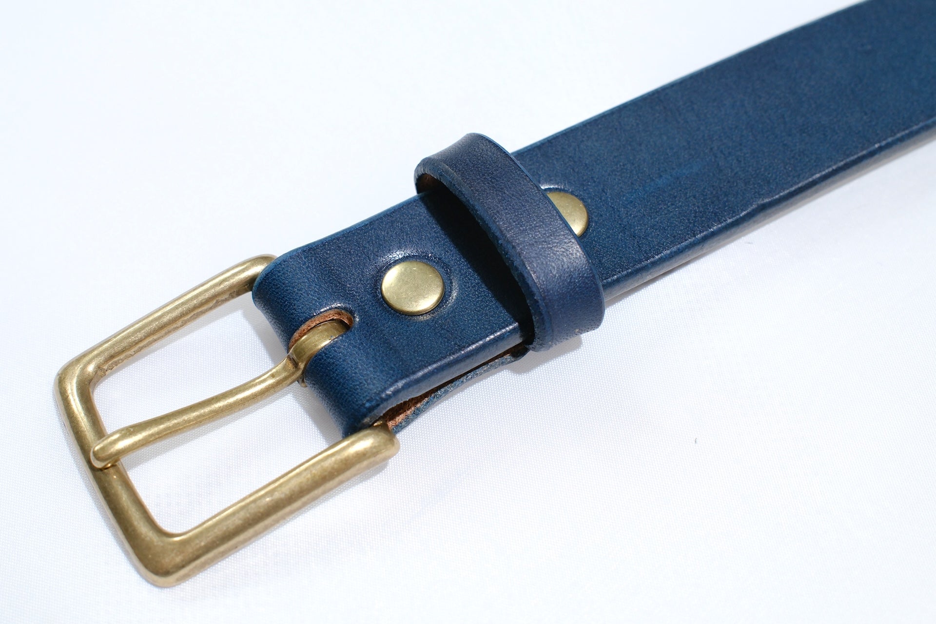 MOMOTARO JEANS “Benz Cowhide” Narrow Belt (Natural Indigo)