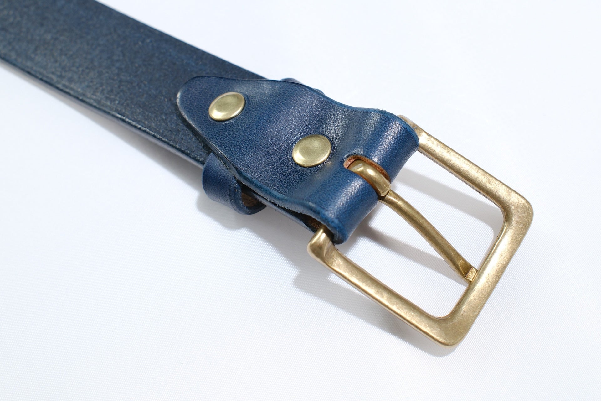 MOMOTARO JEANS “Benz Cowhide” Narrow Belt (Natural Indigo)
