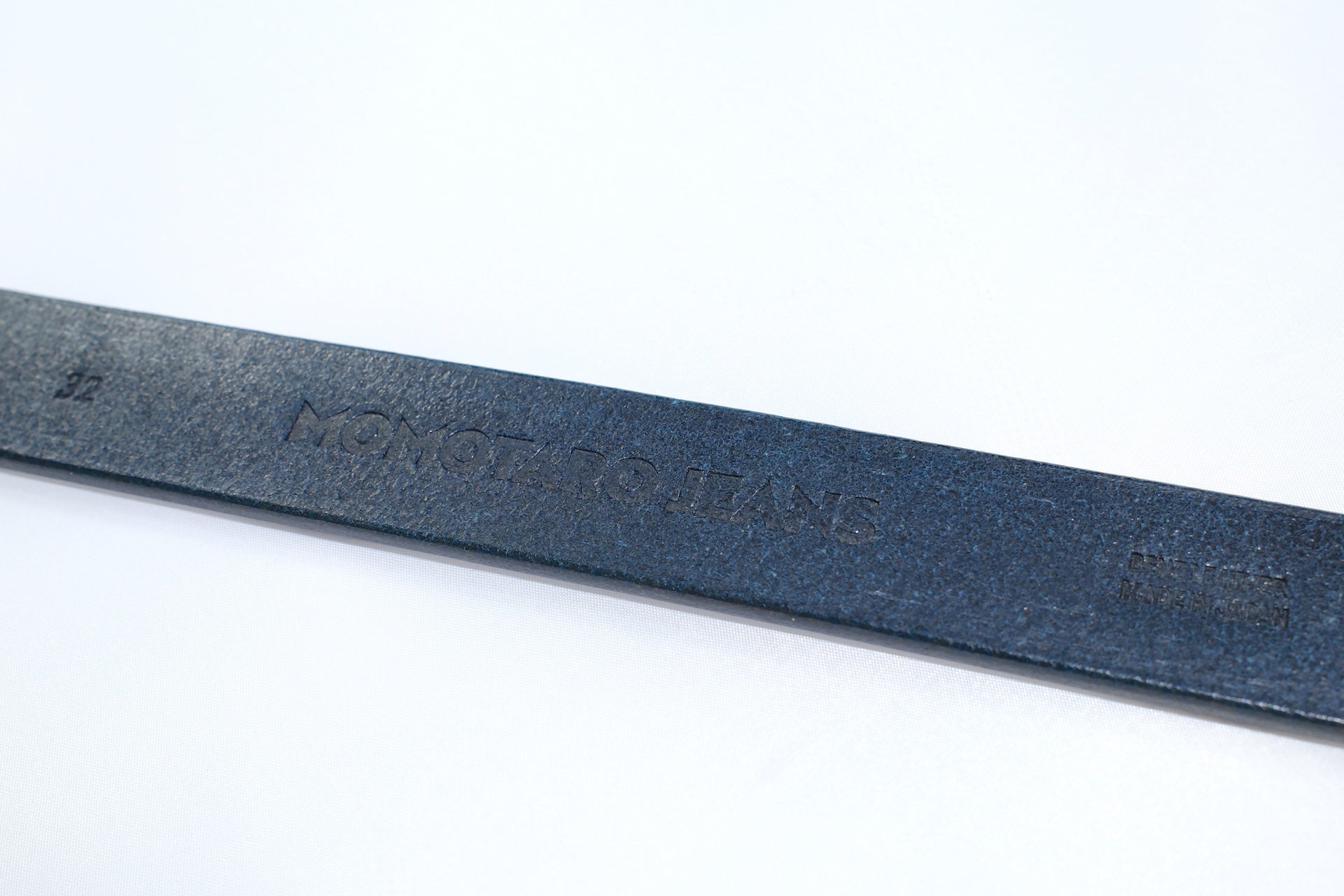 MOMOTARO JEANS “Benz Cowhide” Narrow Belt (Natural Indigo)