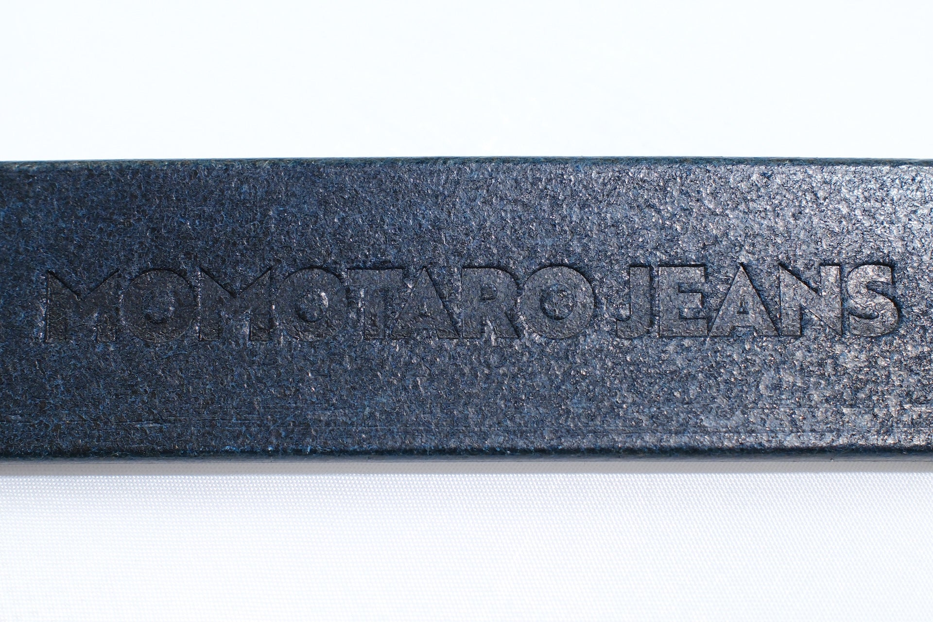MOMOTARO JEANS “Benz Cowhide” Narrow Belt (Natural Indigo)