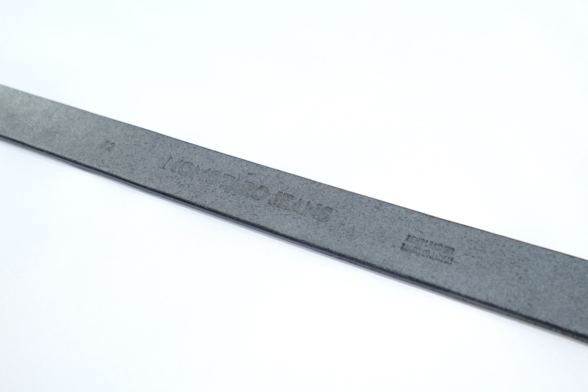 MOMOTARO JEANS “Benz Cowhide” Narrow Belt (Black Teacore)