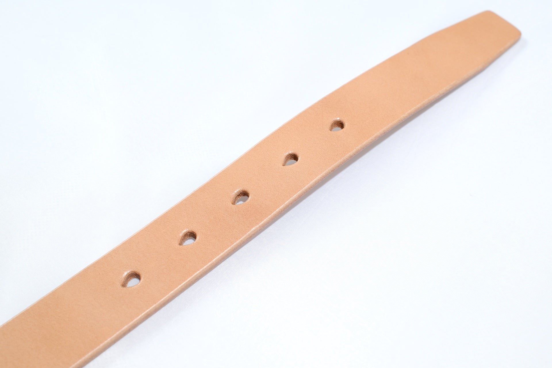 MOMOTARO JEANS “Benz Cowhide” Narrow Belt (Natural Tan)